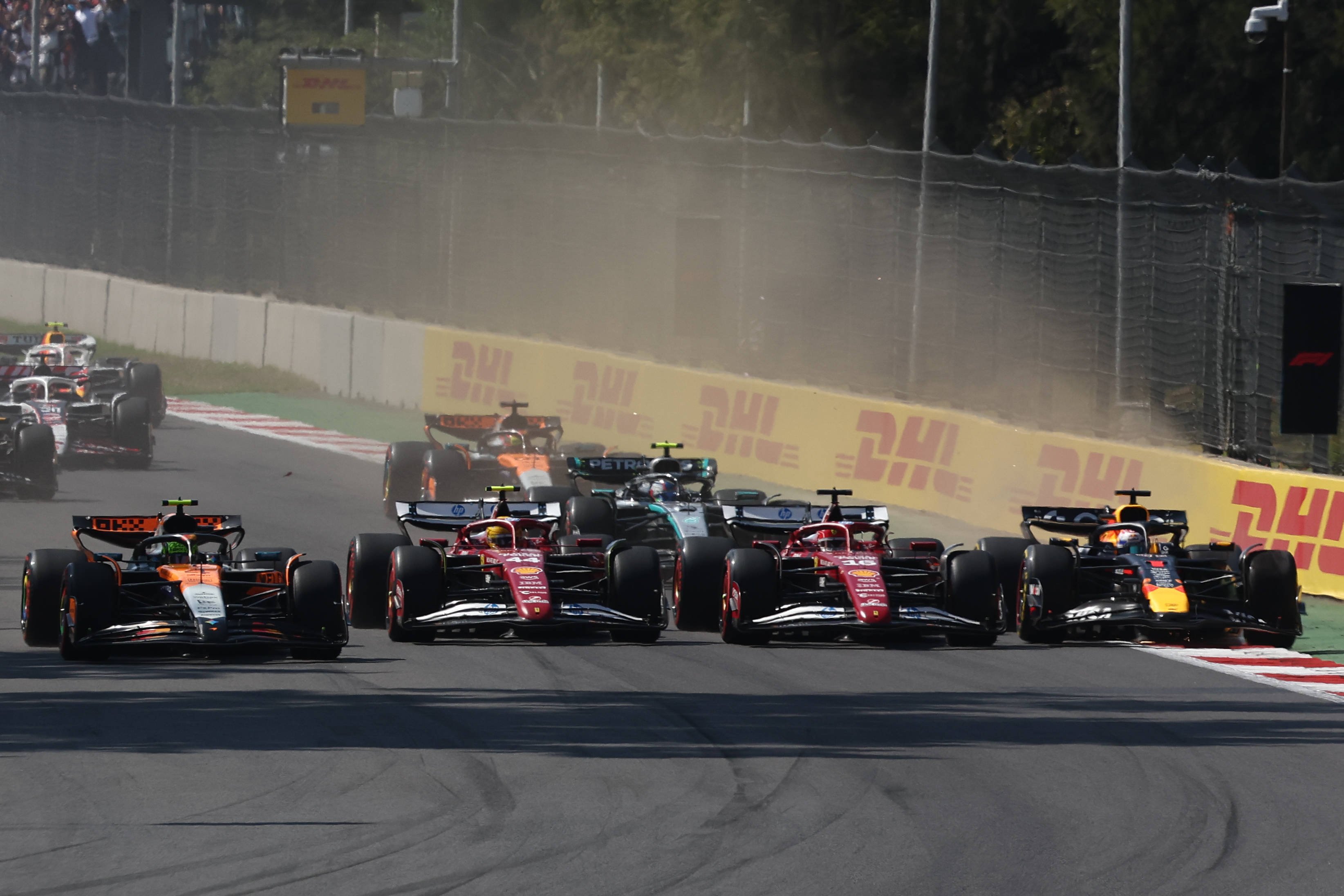 Final nebun de sezon &icirc;n Formula 1! Norris a c&acirc;știgat &icirc;n Mexic și e noul lider, dar Verstappen se apropie tot mai mult