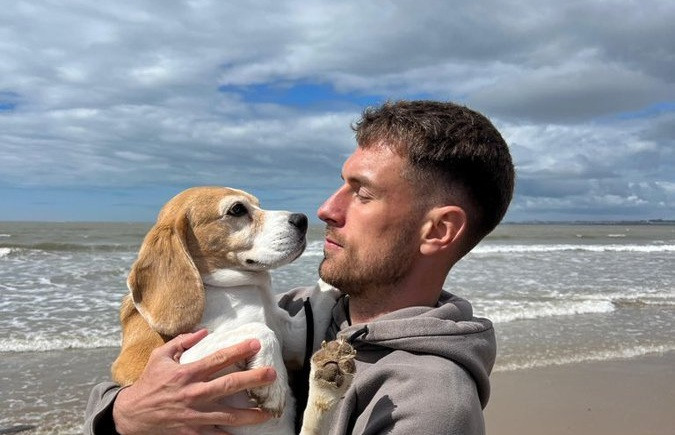 Un fost jucător din Premier League și-a pierdut c&acirc;inele și oferă o sumă amețitoare pentru cine &icirc;l găsește: &rdquo;Ne rugăm să fie bine&rdquo;