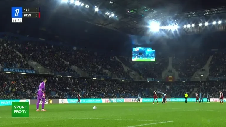 Le Havre - Brest. Min. 38: Gol anulat pentru Le Havre! Ebonog &icirc;l &icirc;nvinge pe Majecki, dar golul este anulat pentru ofsaid