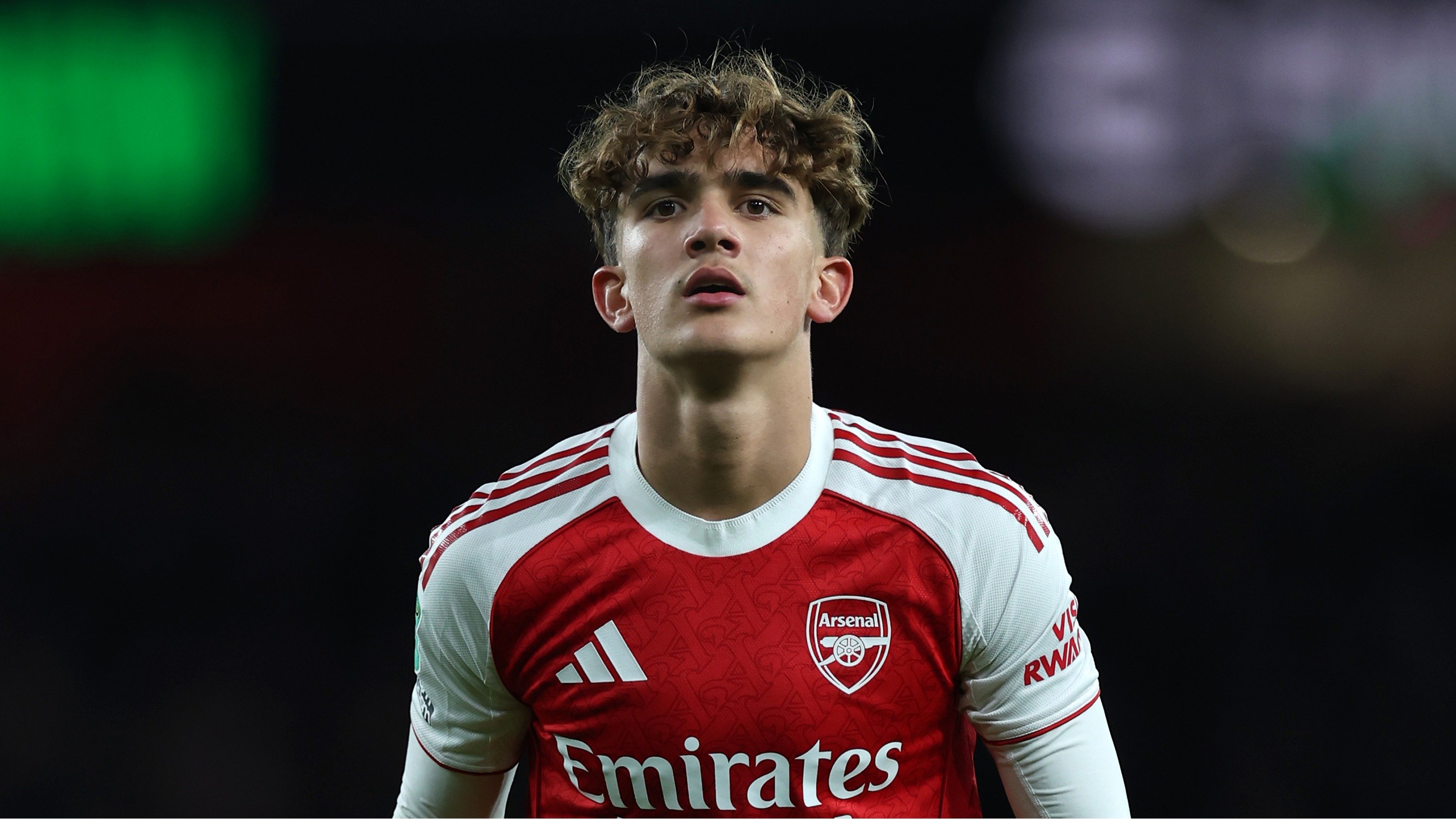 Dăncuș de la FCSB are un &bdquo;rival&ldquo;, la Arsenal: copil de 15 ani, titular &icirc;n echipa &bdquo;tunarilor&ldquo;