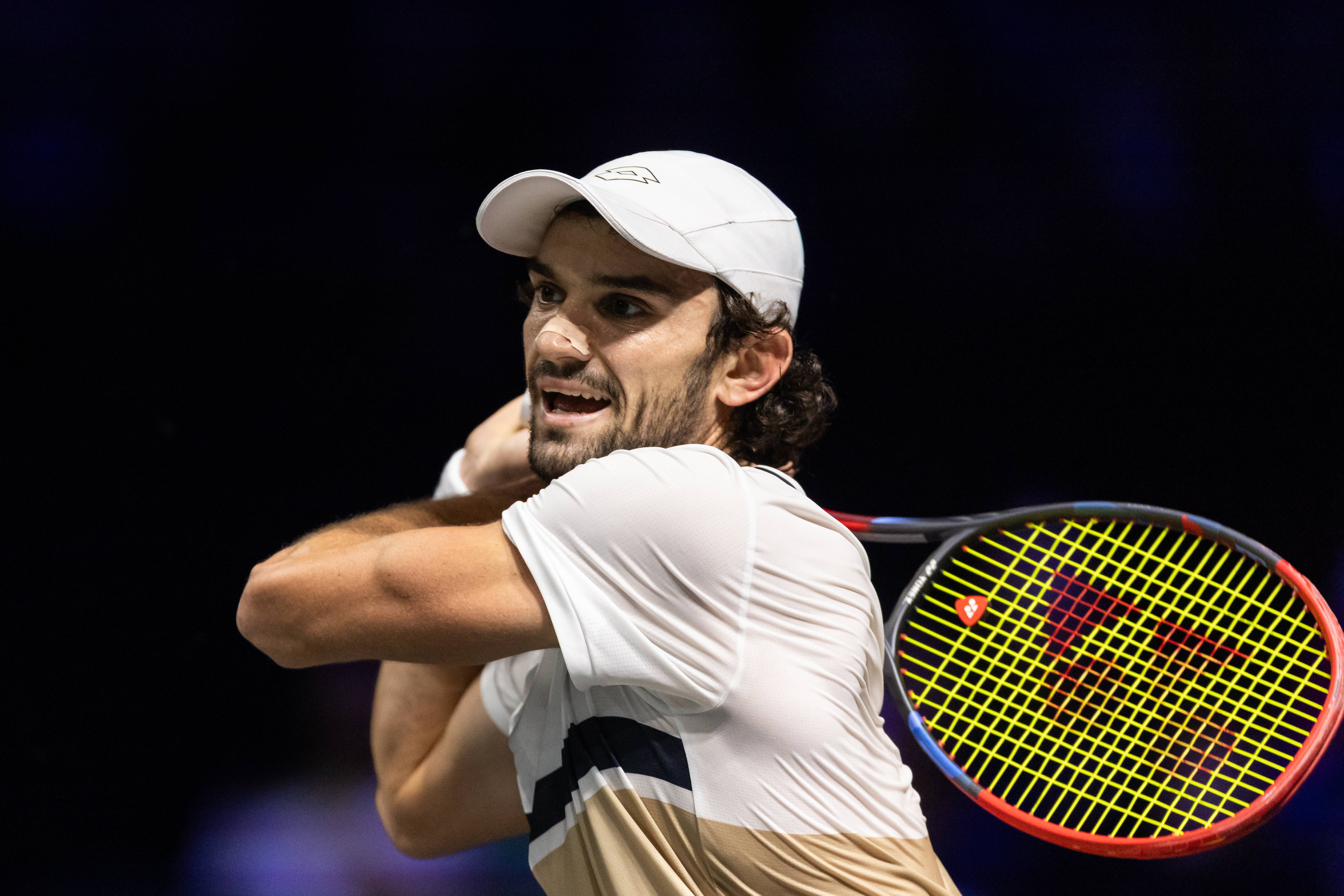 Surpriză la Paris. &bdquo;Revelația&rdquo; momentului &icirc;n tenis, Vacherot l-a &icirc;nvins pe tenismenul care l-a eliminat pe Alcaraz