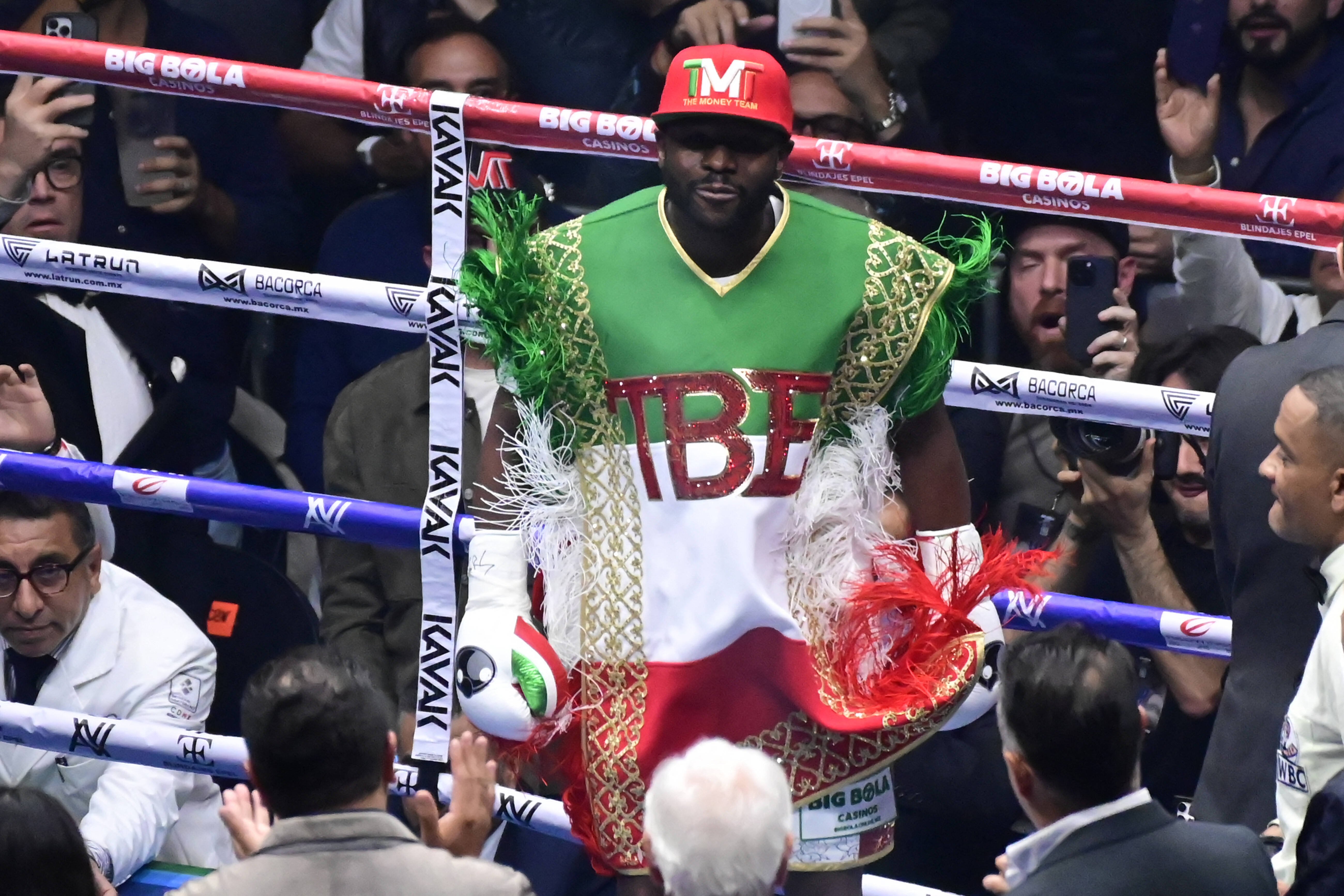 Se negociază un nou meci istoric &icirc;n box: Manny Pacquiao vs. Floyd Mayweather!