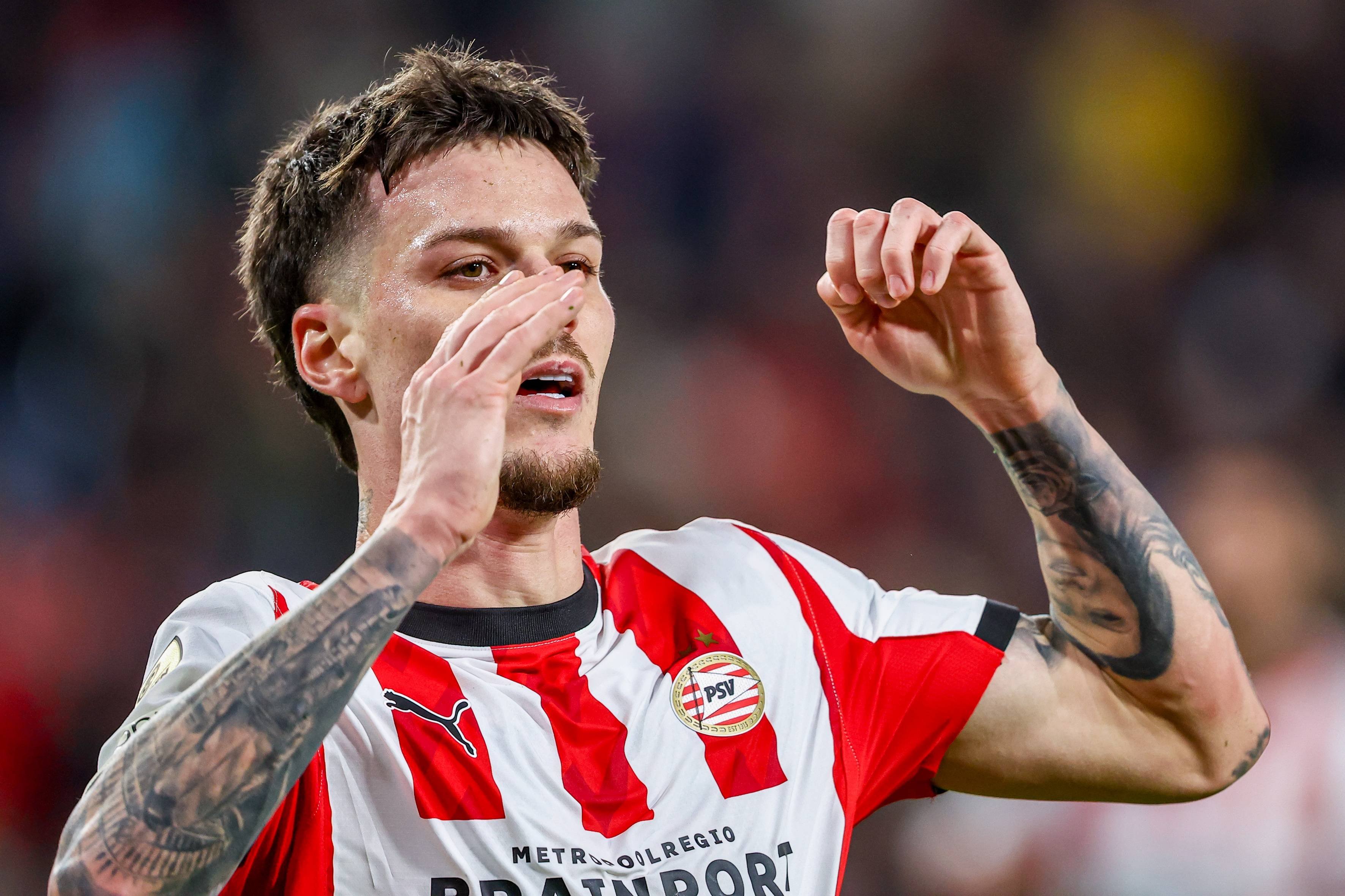 Dennis Man a fost huiduit de un &icirc;ntreg stadion! Ce s-a &icirc;nt&acirc;mplat &icirc;n meciul lui PSV