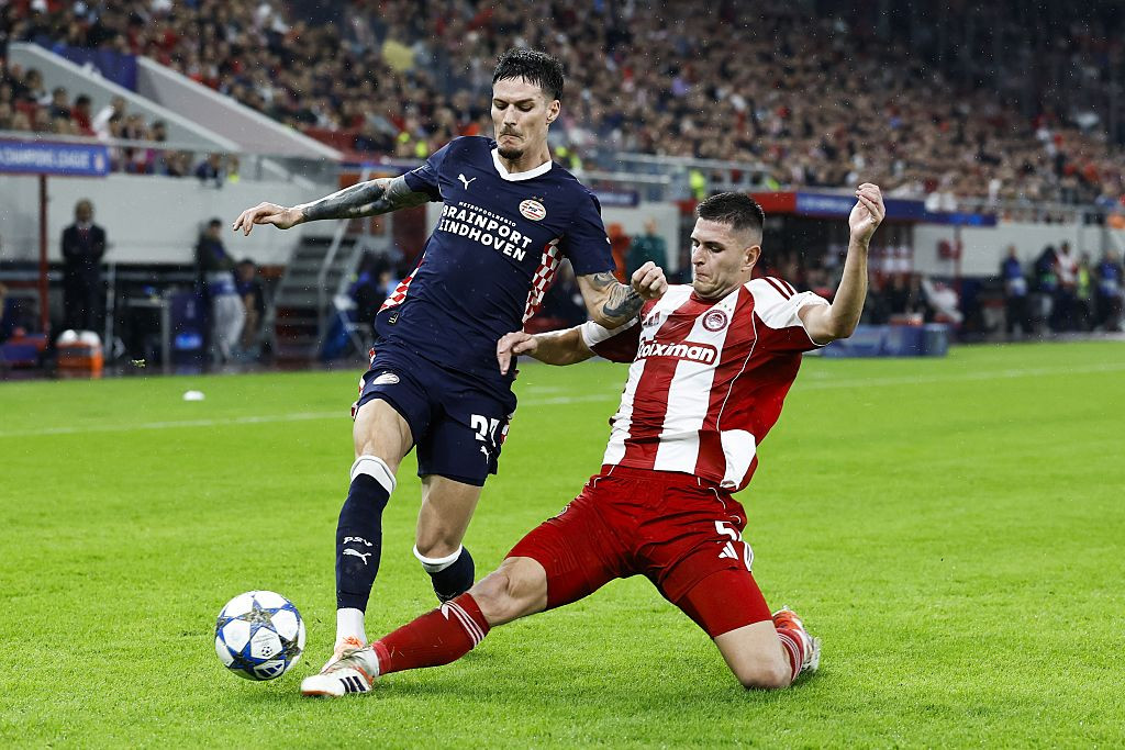 Dennis Man, la raport! Nota primită &icirc;n Olanda, după ce a fost primul schimbat &icirc;n meciul din Champions League