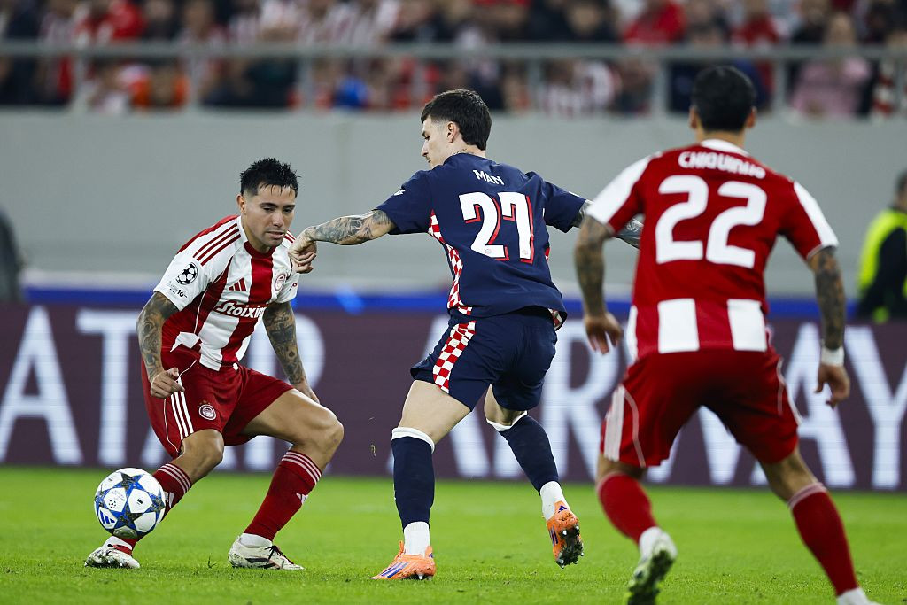 Dennis man olympiacos psv ucl 7