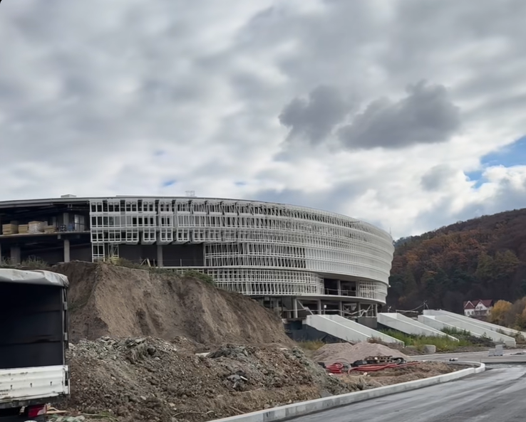 Imagini spectaculoase! Cea mai mare sală polivalentă din Rom&acirc;nia prinde contur