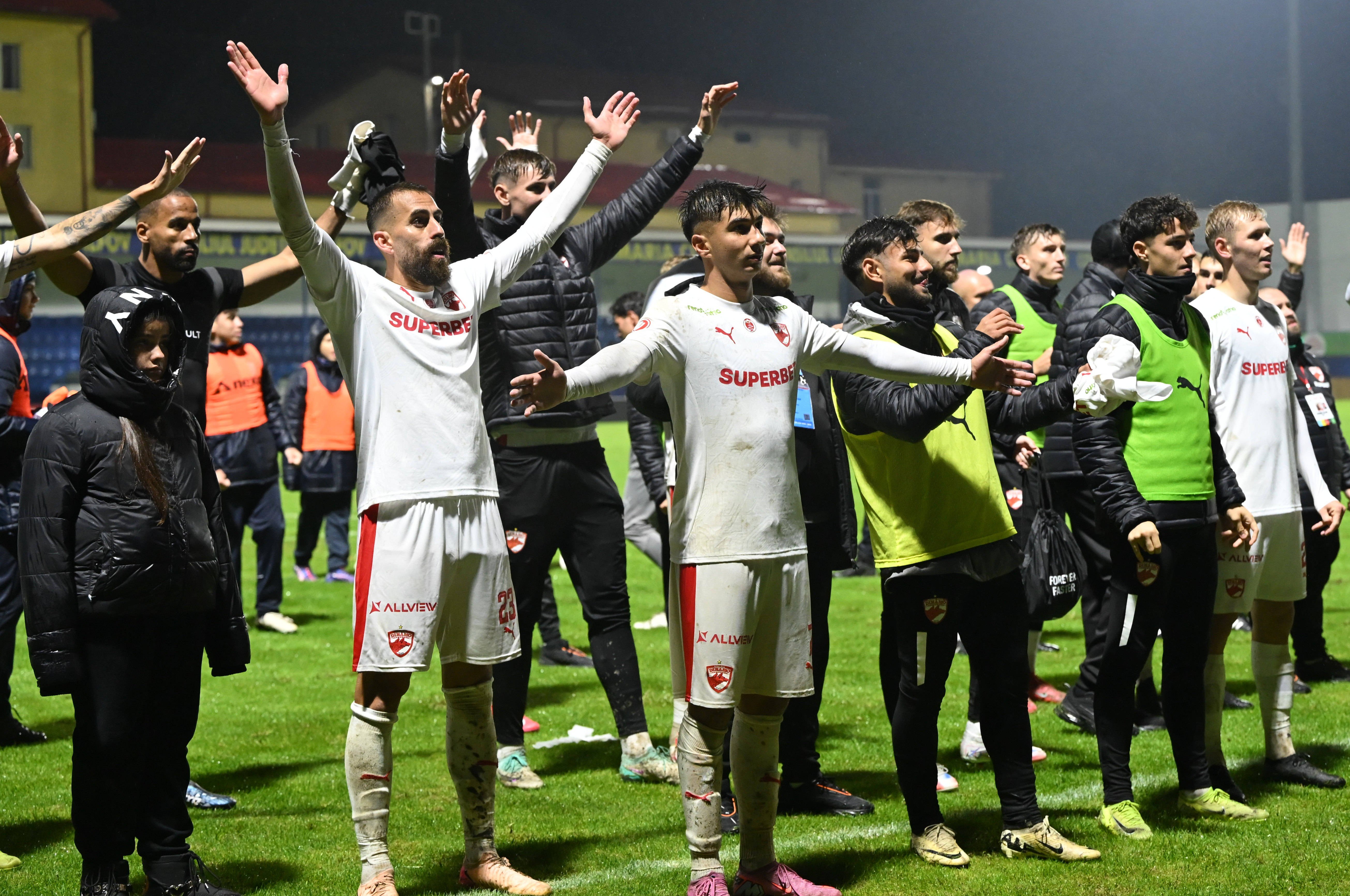 Fără jucători convocați la naționala lui Mircea Lucescu, Dinamo trimite &icirc;n schimb 7 fotbaliști la tineret!
