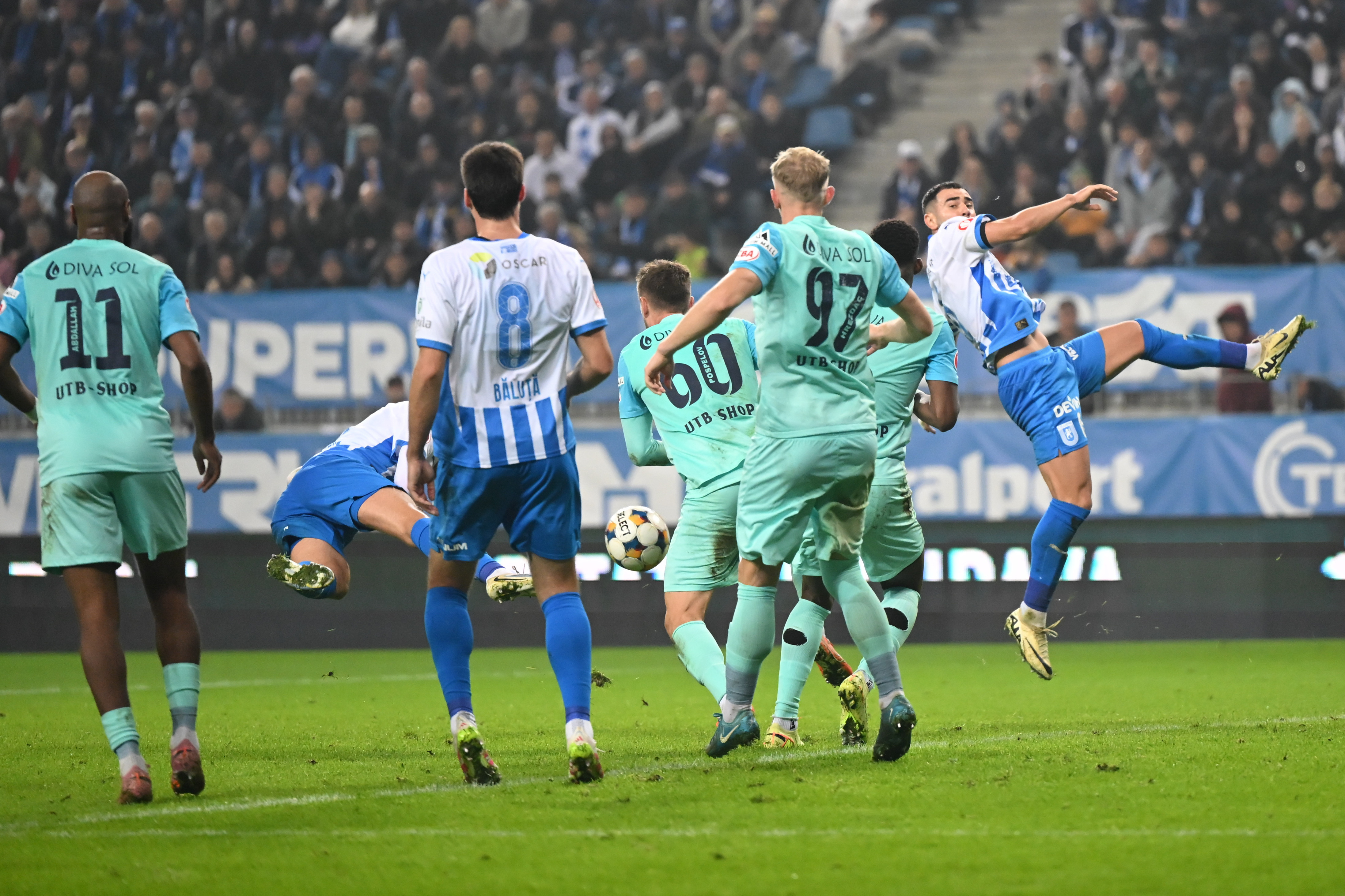 Universitatea Craiova - UTA Arad 1-2. Nebunie &icirc;n Bănie! Goluri spectaculoase, gafe, Cic&acirc;ldău eliminat! Mai visează Rotaru la titlu?