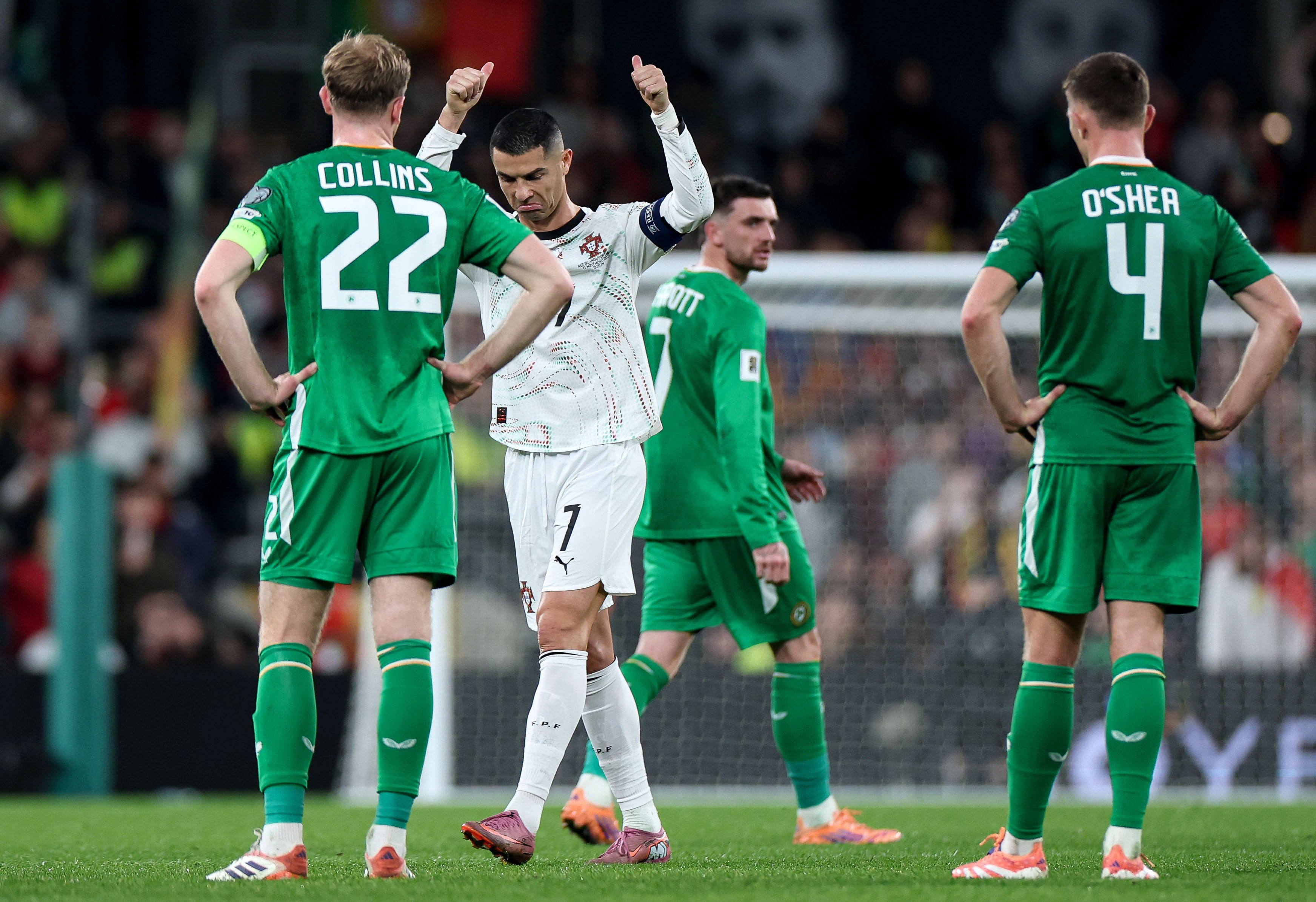 Cristiano Ronaldo, comportament degradant &icirc;n Irlanda - Portugalia 2-0. Starul a făcut circ și a &icirc;ncasat cartonașul roșu după un gest golănesc