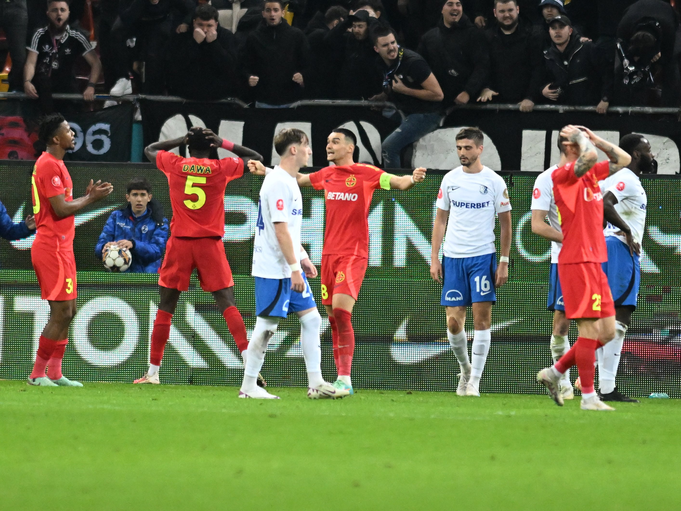 Sextuplul campion din Superliga a semnat cu &bdquo;ciuca bătăilor&rdquo;. Noua formație are &icirc;nfr&acirc;ngeri pe linie și golaveraj -33