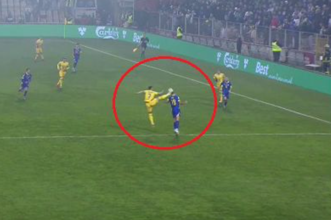 Eric de Oliveira &icirc;i ia apărarea lui Drăguș după cartonașul roșu din Bosnia - Rom&acirc;nia: &bdquo;Exagerat!&rdquo;