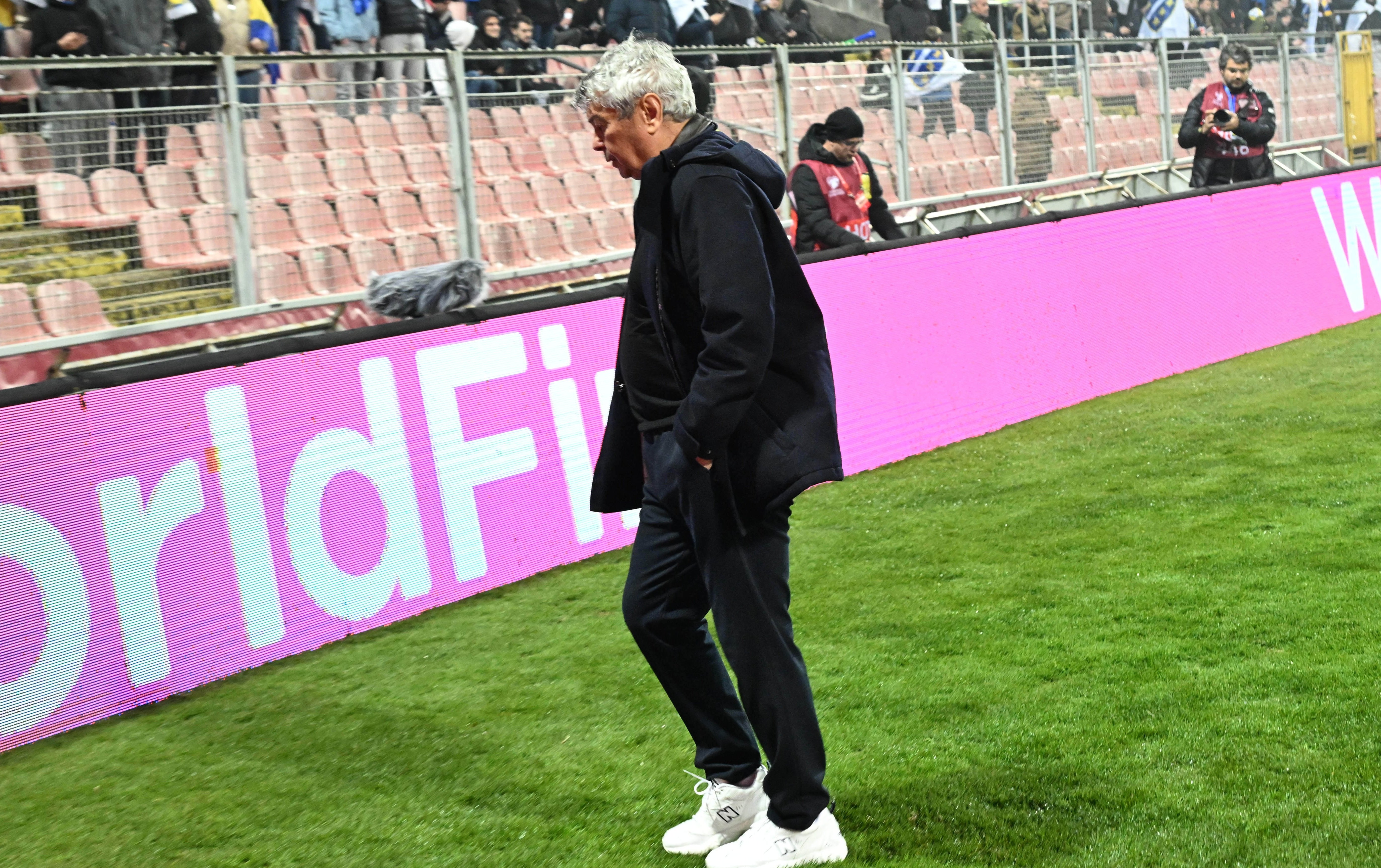 Decizia lui Mircea Lucescu după eșecul cu Bosnia! Cine conduce naționala la baraj