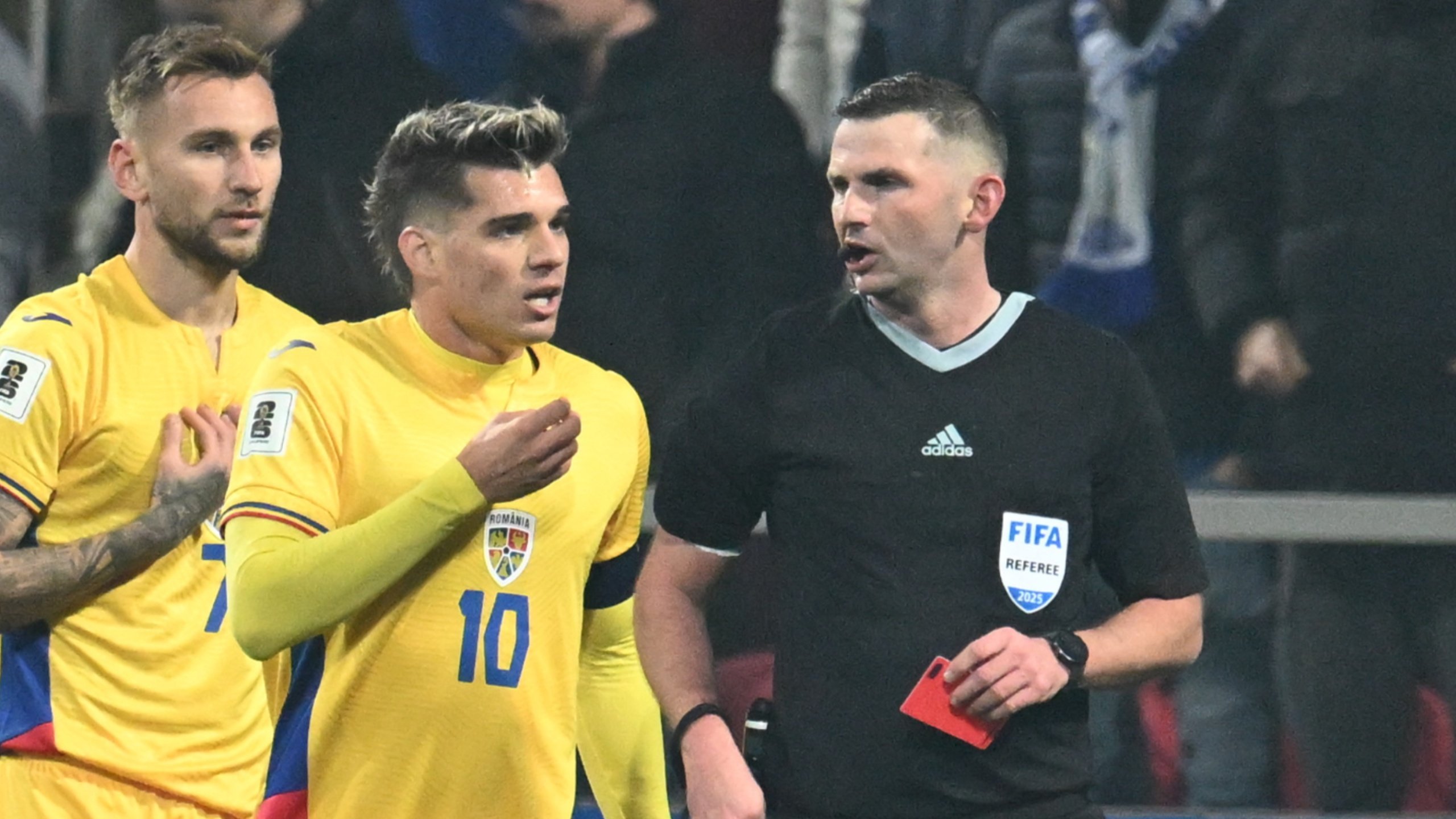 Decizia anunțată &icirc;n cazul lui Michael Oliver, la trei zile după scandalul de la Bosnia - Rom&acirc;nia