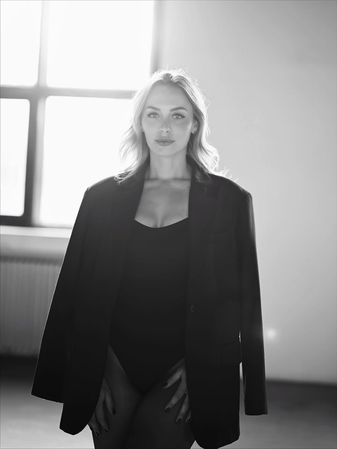 Ana bogdan portret alb negru