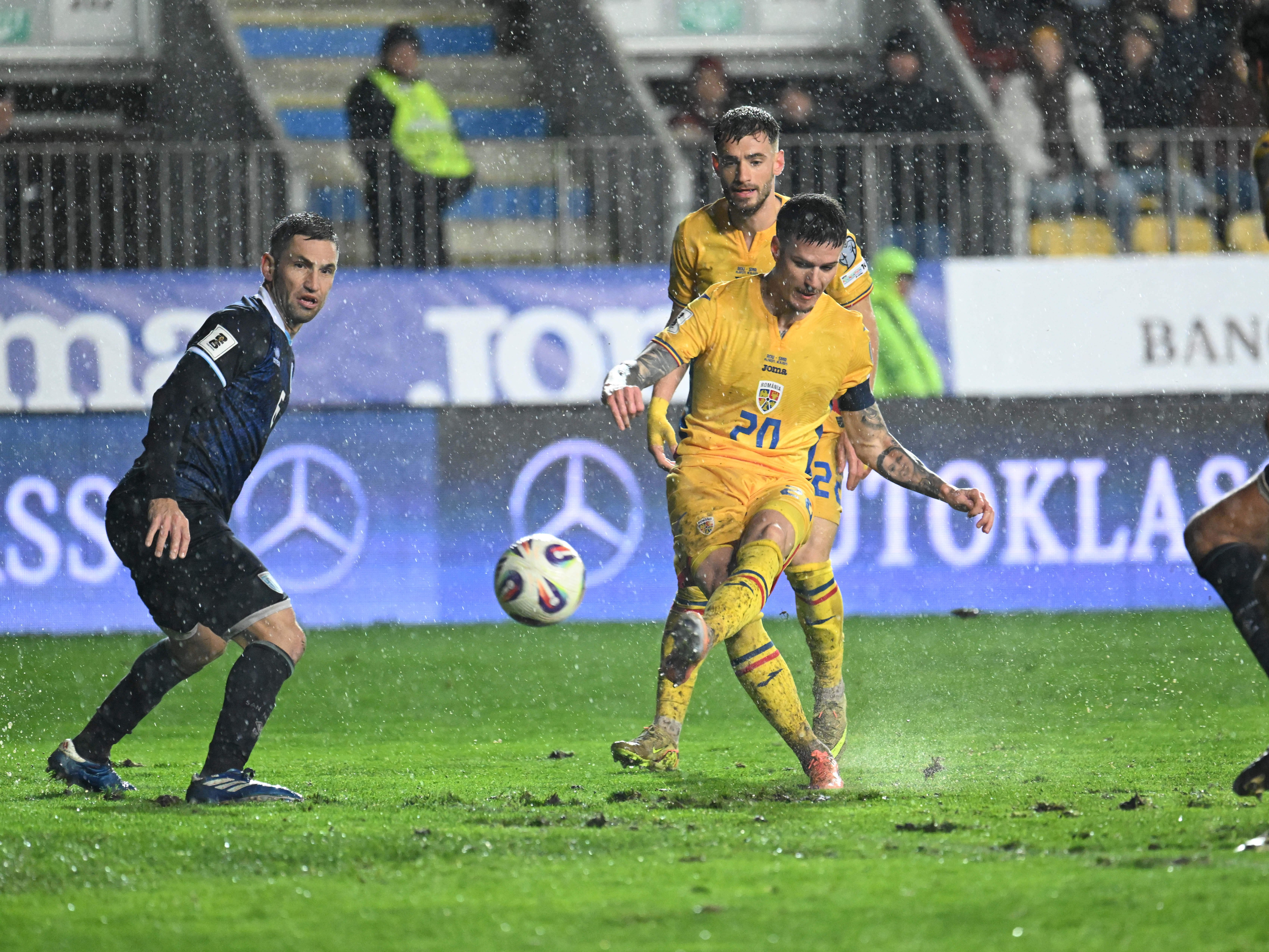 Rom&acirc;nia - San Marino 7-1! Tricolorii au făcut spectacol &icirc;ntr-o partidă &icirc;ncepută rușinos