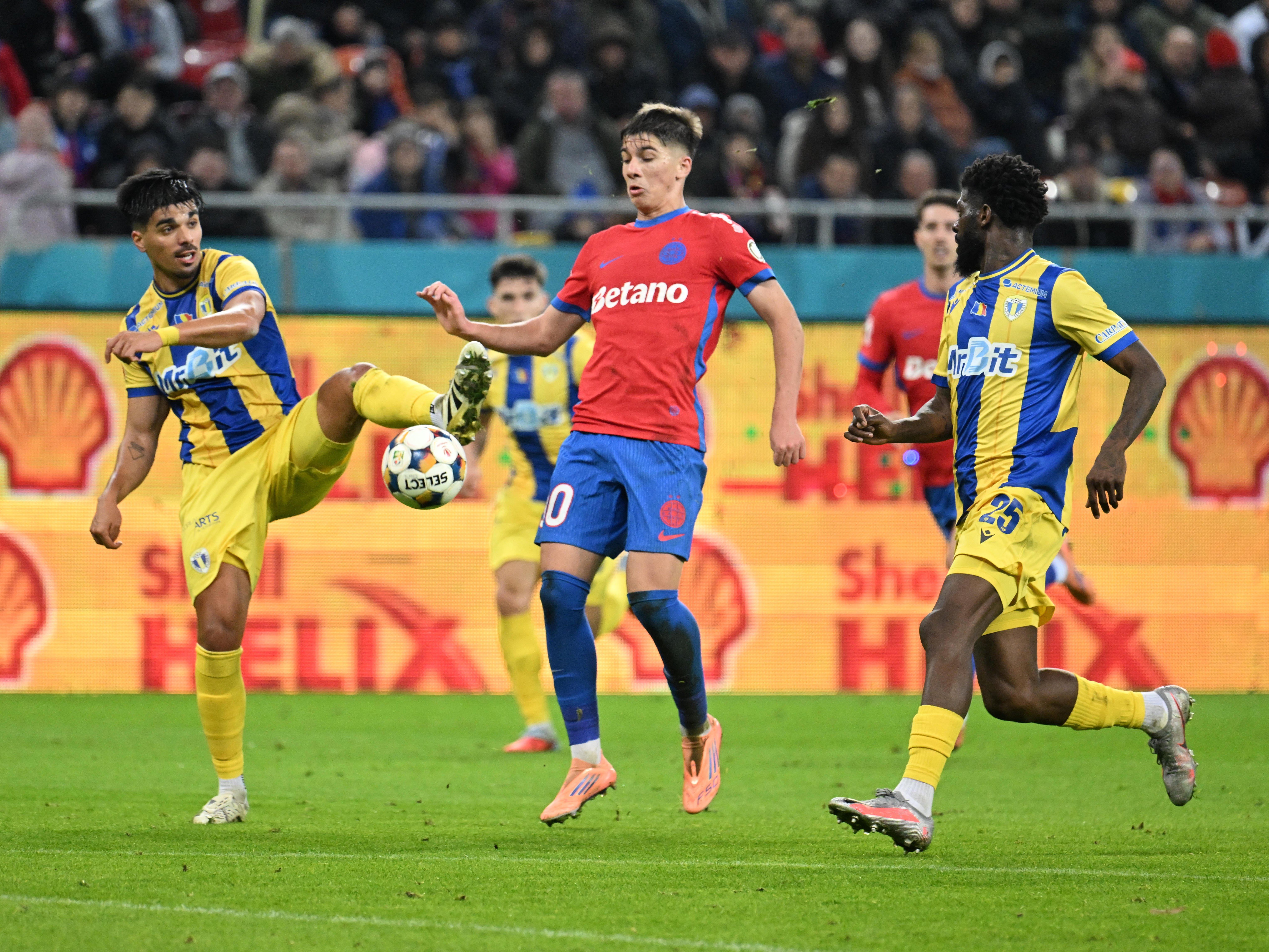 Alexandru Stoian, autocritic după FCSB - Petrolul 1-1: &bdquo;Reușesc să marchez, dar din foarte multe ocazii&rdquo;