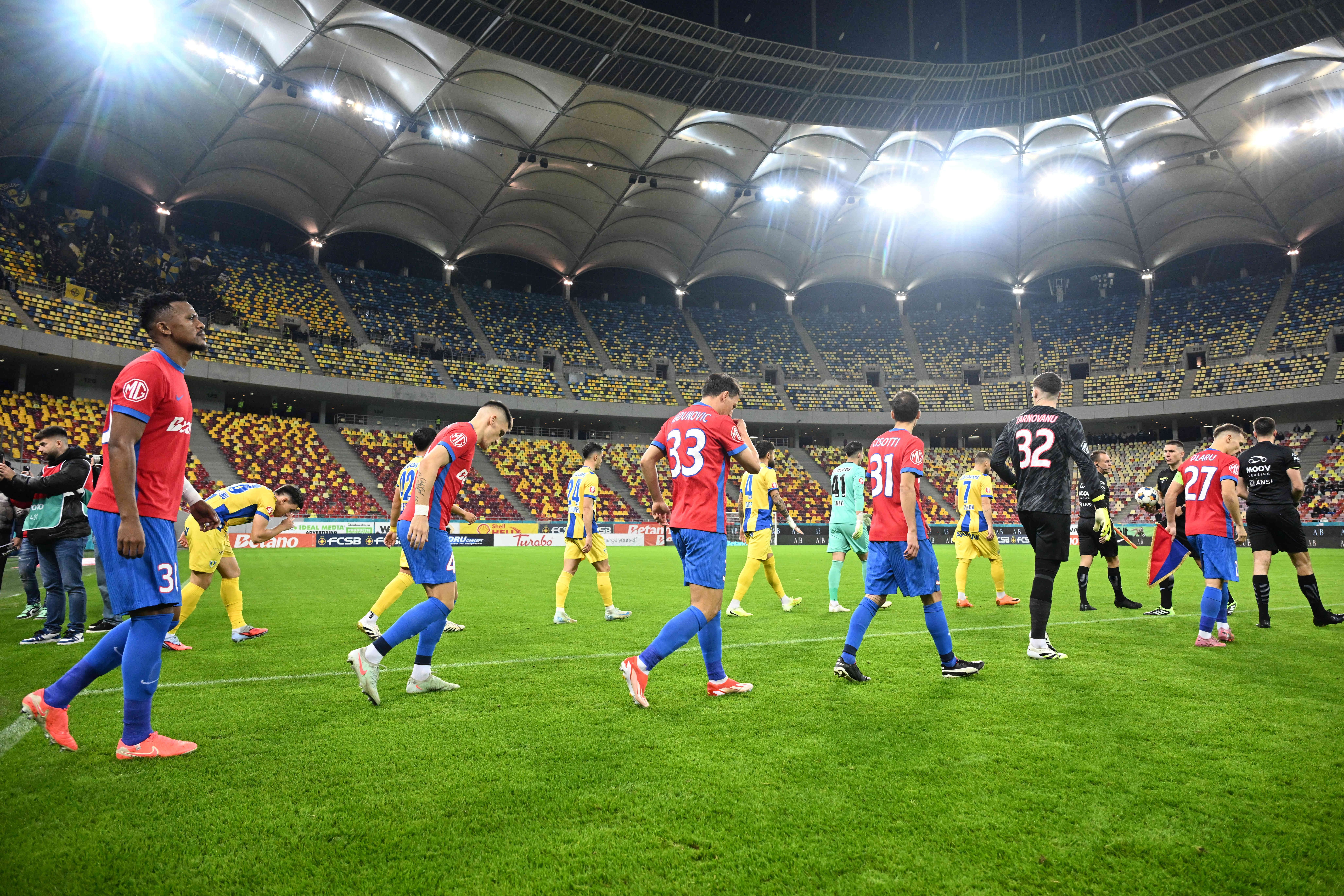 Uluitor! Amenda primită de FCSB la meciul cu Petrolul! S-a lăsat și cu dosare penale pentru trafic de droguri