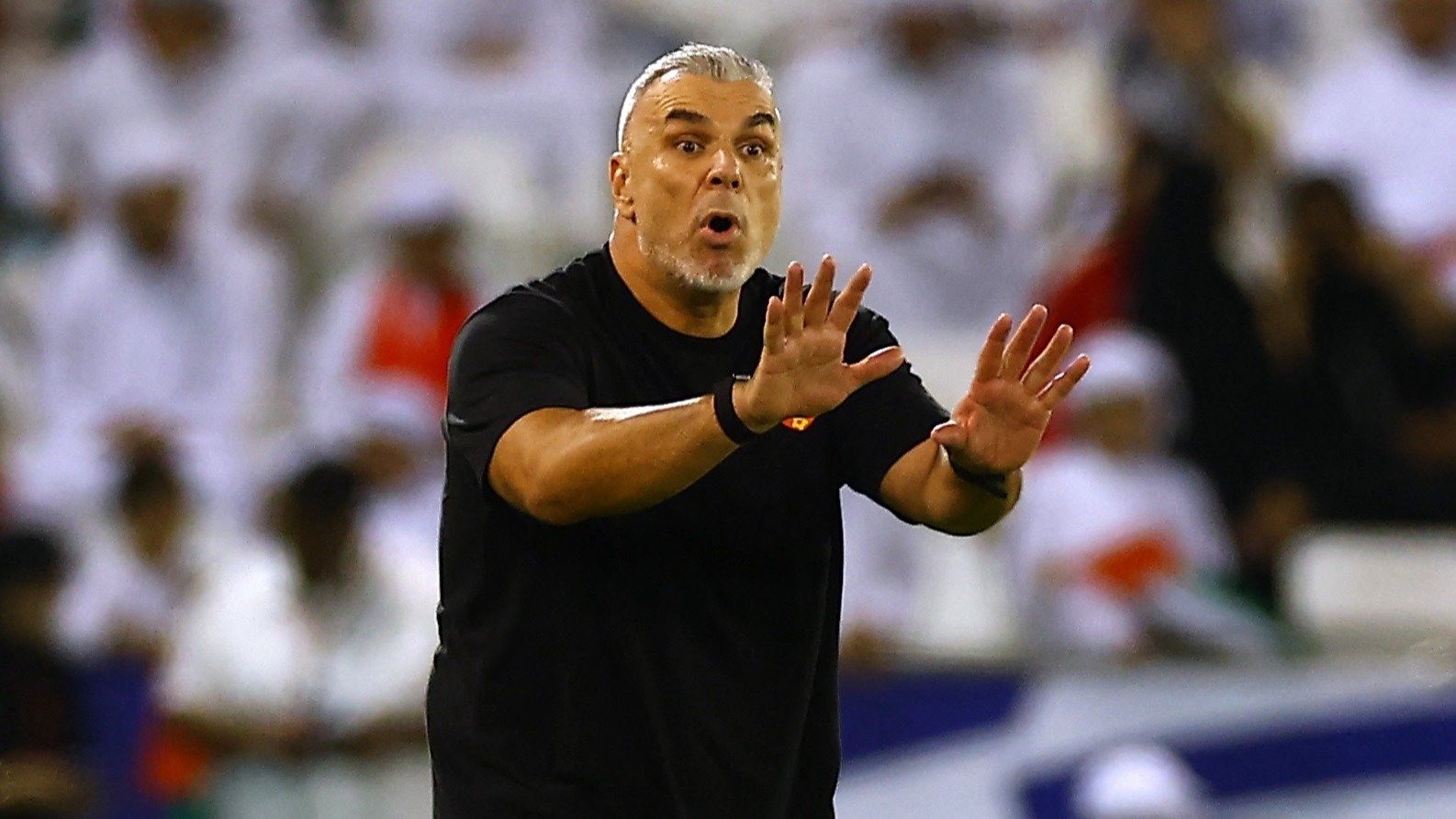 Olăroiu, meci demențial: naționala Emiratelor e &icirc;n semifinalele FIFA Arab Cup, după ce a scos Algeria la penalty-uri!