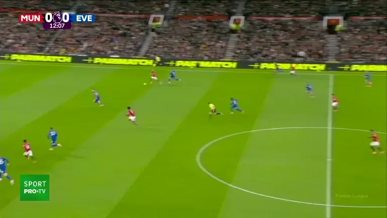 Moment incredibil în Manchester United – Everton! Cartonaș roșu după un conflict între coechipieri