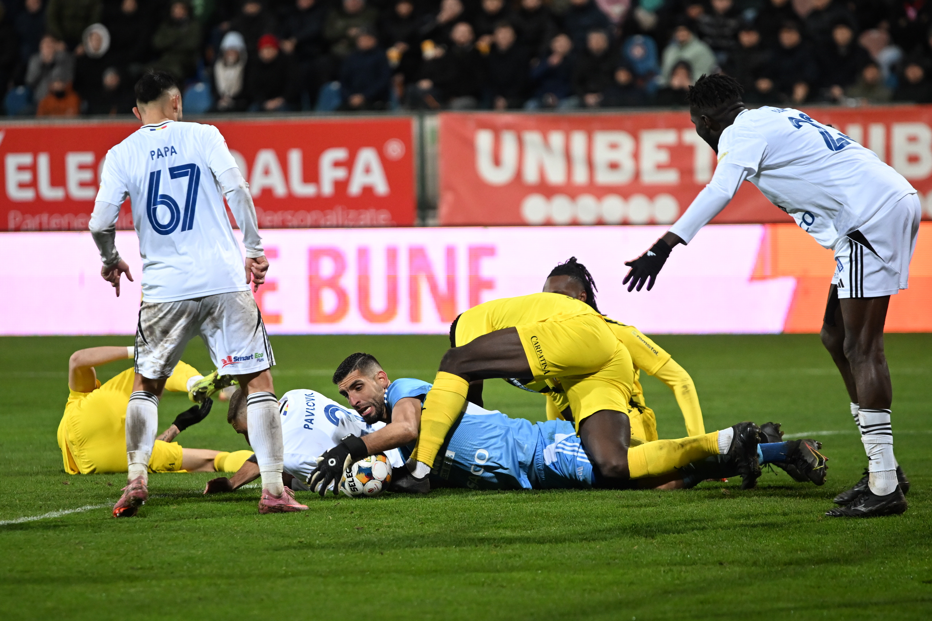 FC Botoșani - Dinamo 1-1! Eurogolul lui Mailat a c&acirc;ntărit pe tabelă c&acirc;t asediul &bdquo;c&acirc;inilor roșii&rdquo;