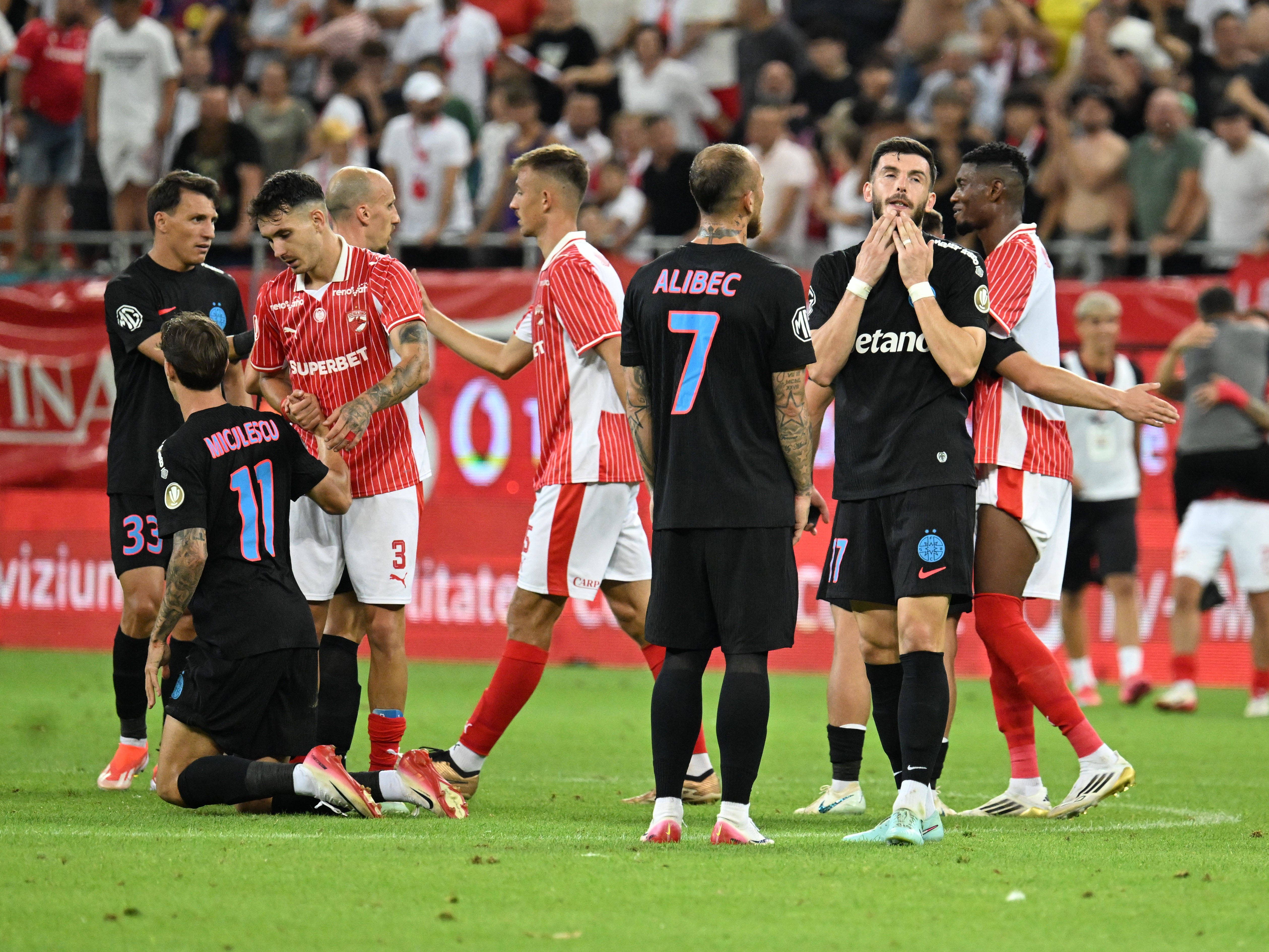 Probleme pe bandă rulantă &icirc;nainte de FCSB - Dinamo! Jucătorul aflat pe muchie de cuțit