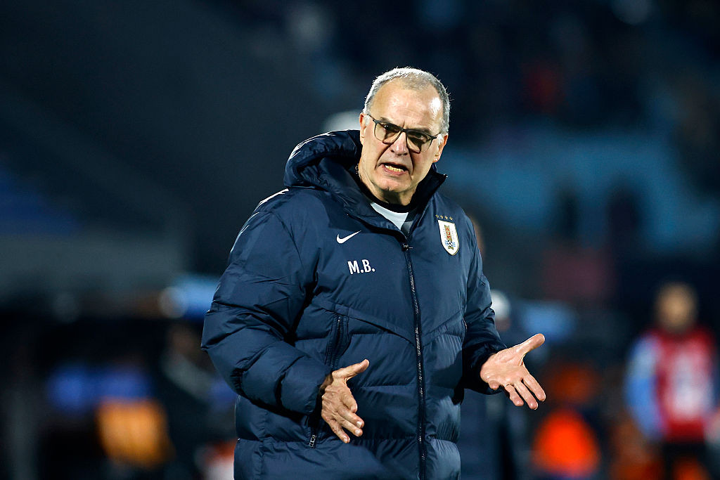 Marcelo Bielsa răm&acirc;ne selecționerul Uruguayului. Federația neagă o revoltă a vedetelor din lot