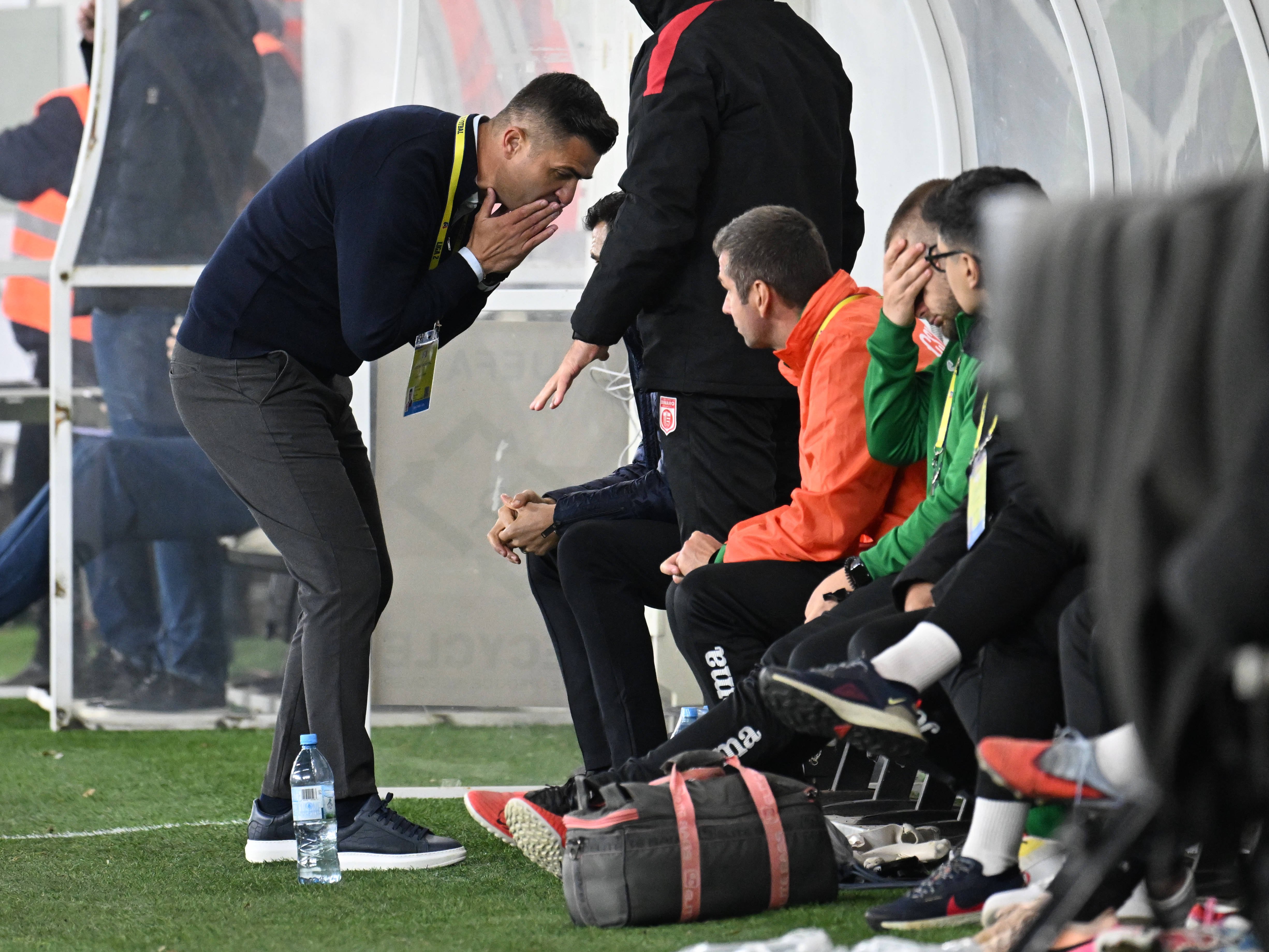 &rdquo;M&acirc;njii&rdquo; lui Florin Bratu, la cel mai drastic eșec din Liga 2! CS Dinamo are 13 jucători &rdquo;Under&rdquo;
