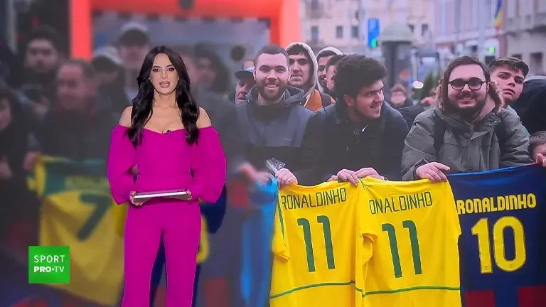 Vremea i-a jucat feste lui Ronaldinho! Copiii au venit să &icirc;l vadă &icirc;n ciuda frigului și a ploii