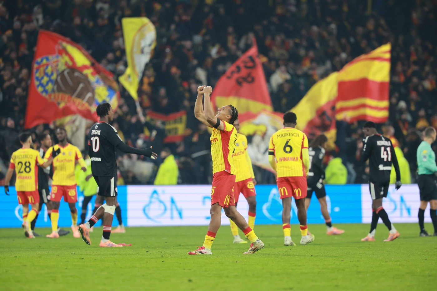 Nici PSG, nici OM, lider SURPRIZĂ &icirc;n Ligue 1! Roșu direct și goluri multe &icirc;n Olympique Lyon - Nantes