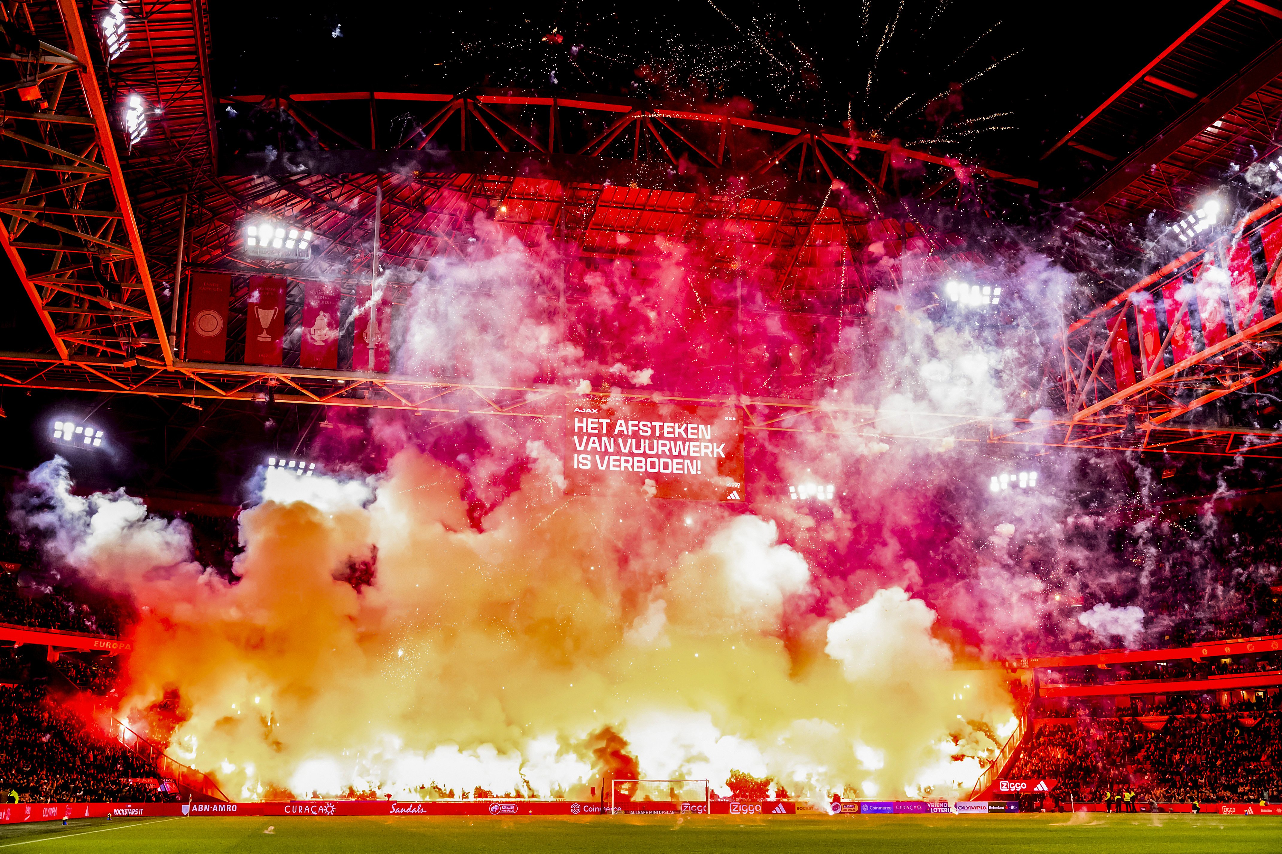 Haos &icirc;n Olanda! Fanii lui Ajax nu au permis ca meciul să se joace