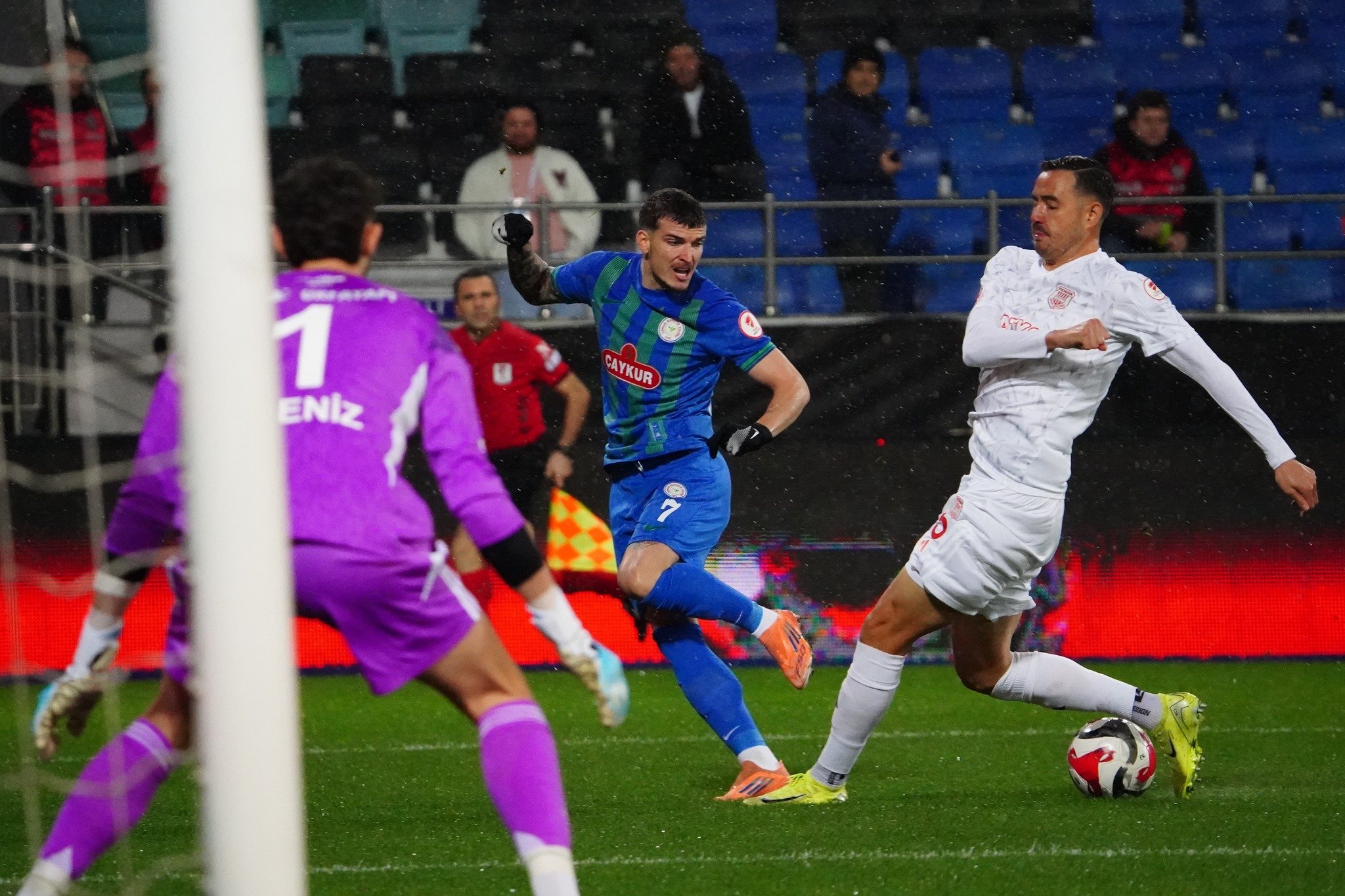 C&acirc;te goluri și pase de gol a dat Valentin Mihăilă &icirc;n &rdquo;măcelul&rdquo; Rizespor - Pendikspor 6-1