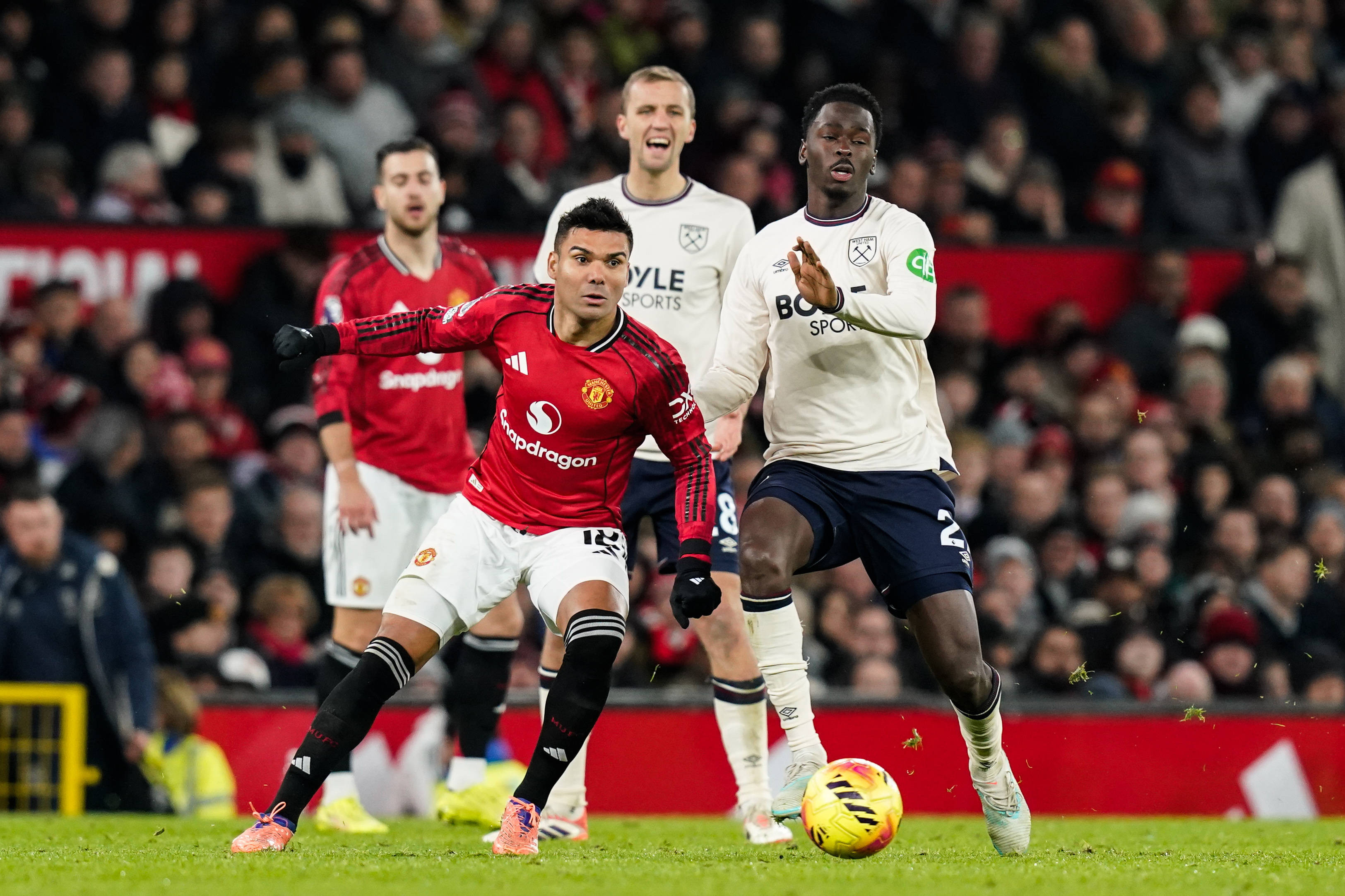 Manchester United - West Ham 1-1. &rdquo;Diavolii&rdquo; se &icirc;ncurcă pe Old Trafford. Meciul a fost LIVE pe VOYO