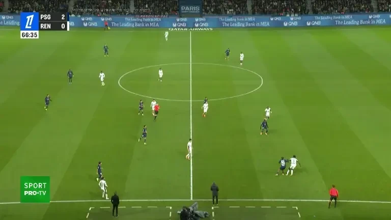 PSG - Rennes | Min. 67: GOOOL PSG! Kvaratskhelia șutează puternic din careu și face 3-0.