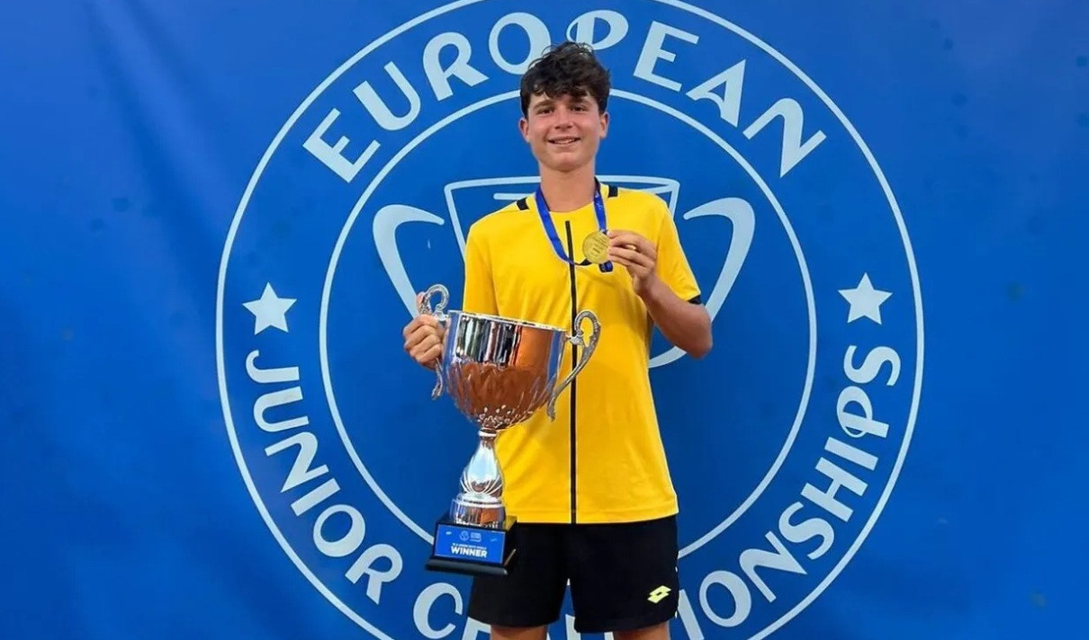 Sponsorizat de Ion Țiriac și comparat cu Ilie Năstase, puștiul minune nu mai reprezintă Rom&acirc;nia: &bdquo;Mă antrenez la Paris&rdquo;