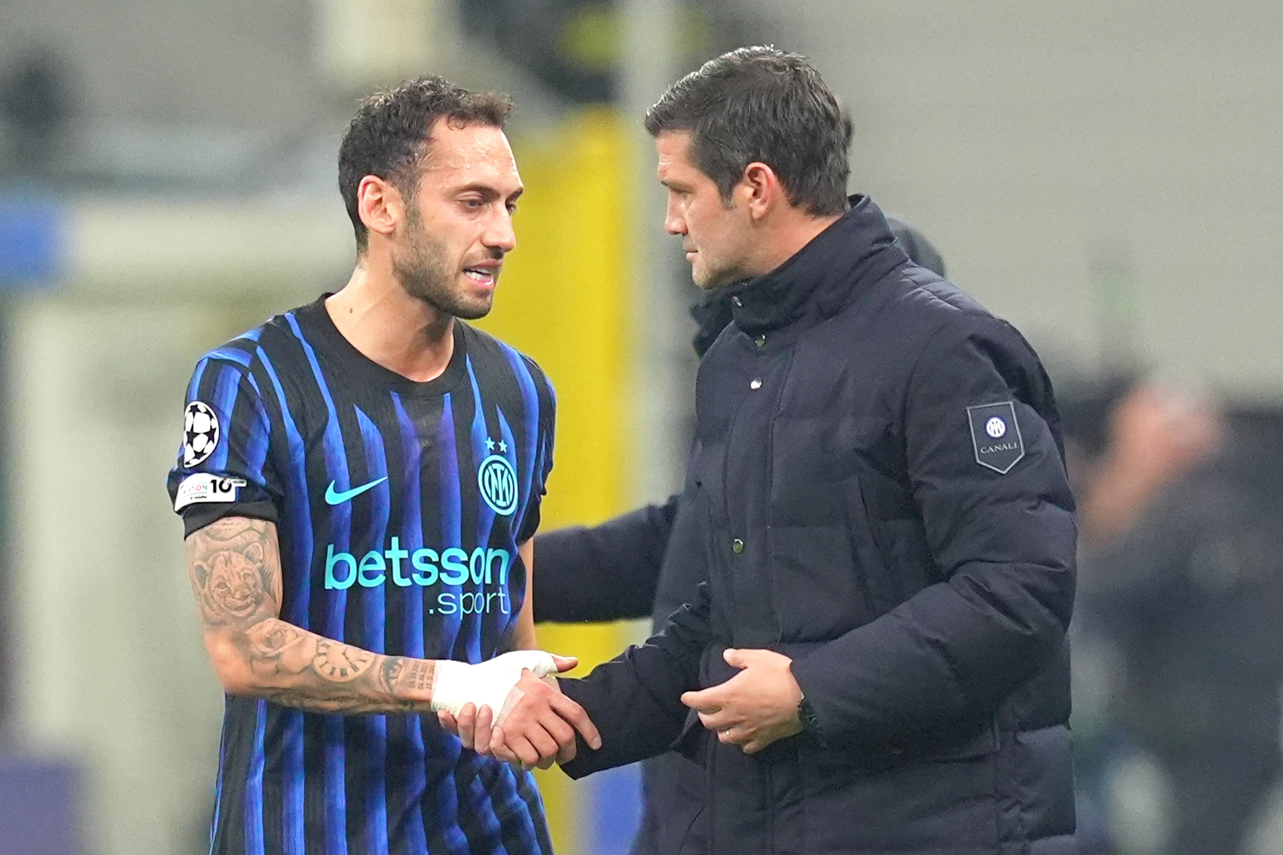 Ghinion teribil pentru Cristi Chivu! Doi jucători accidentați &icirc;n 30 de minute cu Liverpool