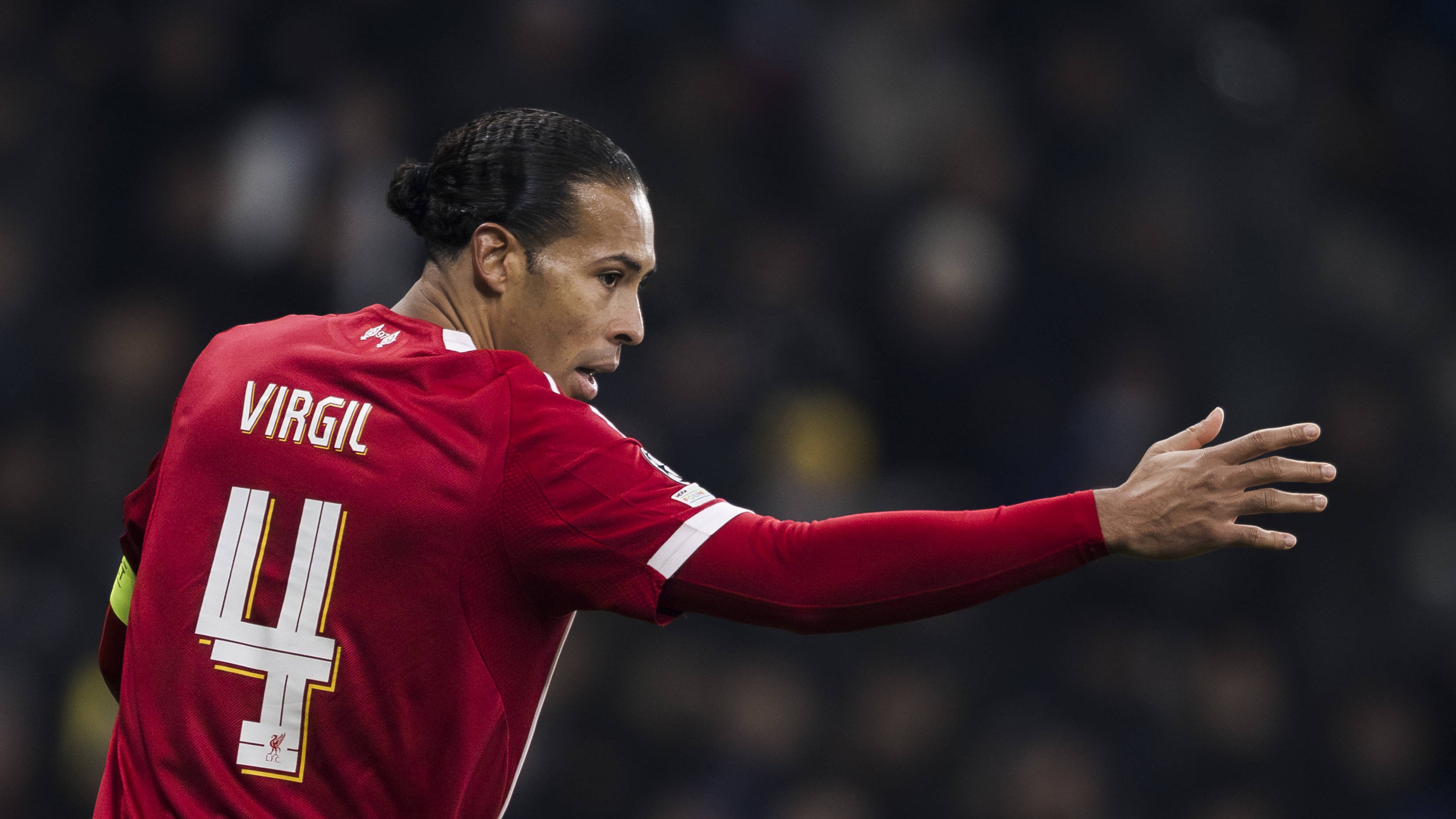 &rdquo;Nu crezi că Salah ar trebui să &icirc;i ceară iertare lui Slot?&rdquo; Virgil van Dijk a răspuns fără să stea pe g&acirc;nduri