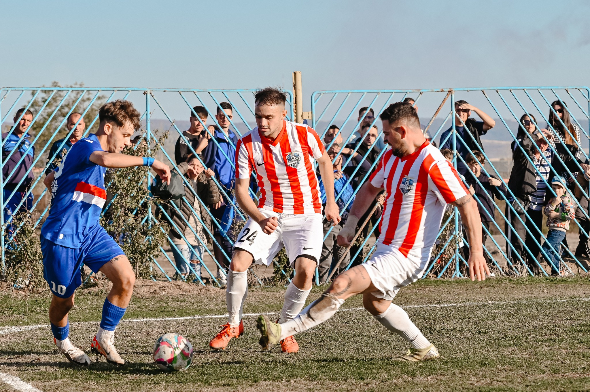 Sunt două echipe cu același nume chiar și &icirc;n Drobeta-Turnu Severin! Una dintre ele este antrenată de Florin Șoavă