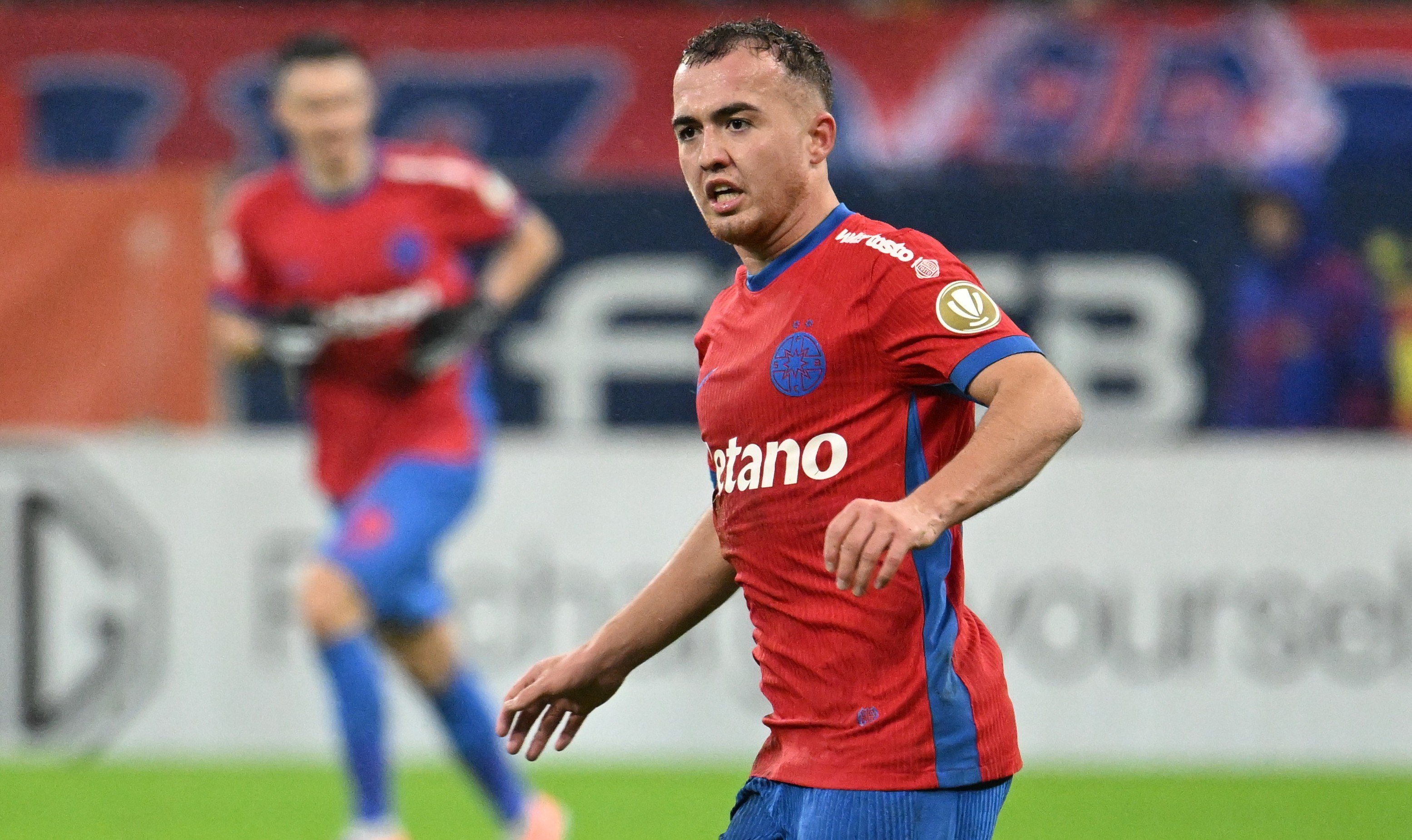 Micuțul Mihai Toma a marcat cu capul primul său gol la seniori &icirc;n FCSB - Feyenoord