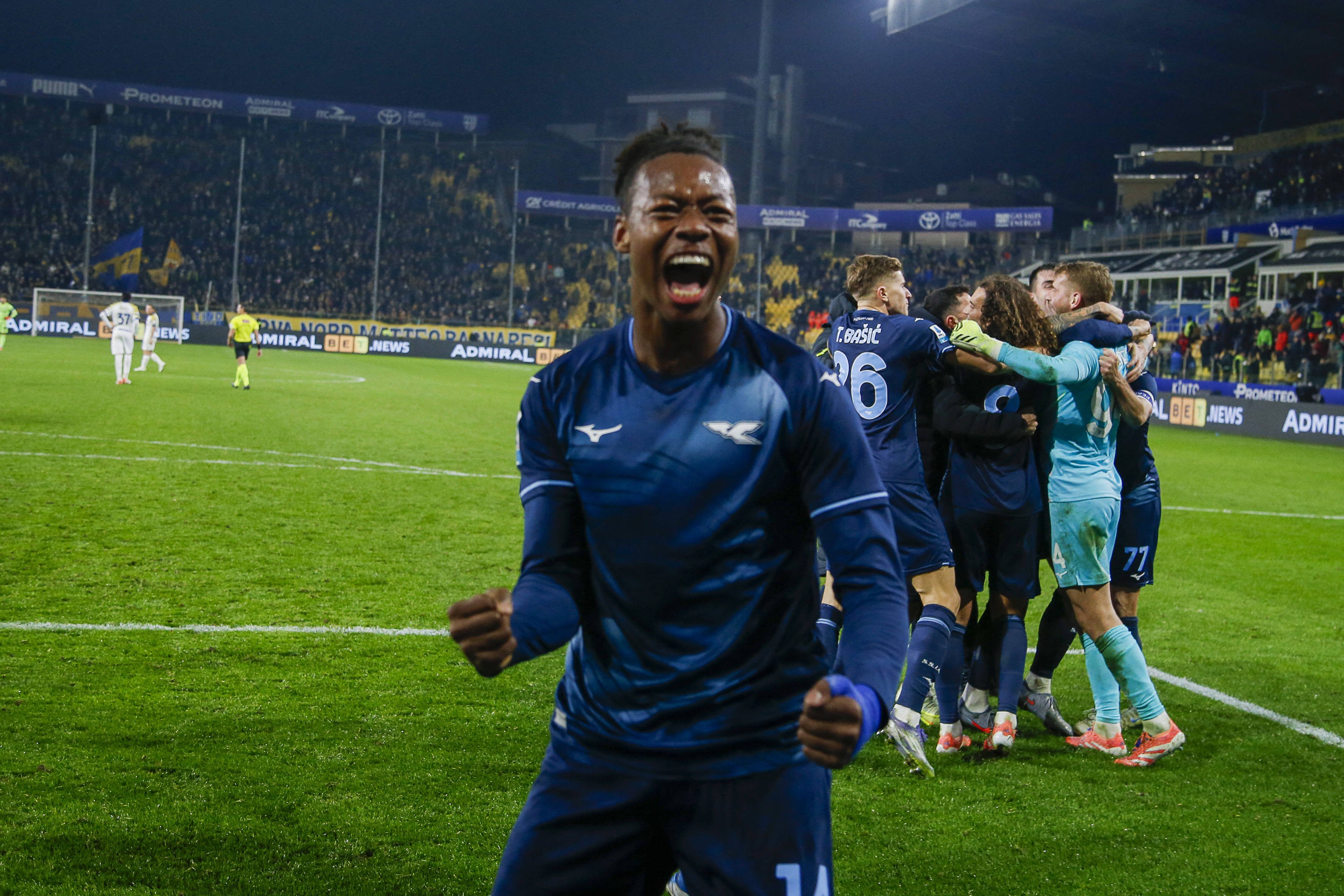 Lazio, nebunie biancocelestă! Gol decisiv marcat &icirc;n nouă oameni și victorie &icirc;n deplasare
