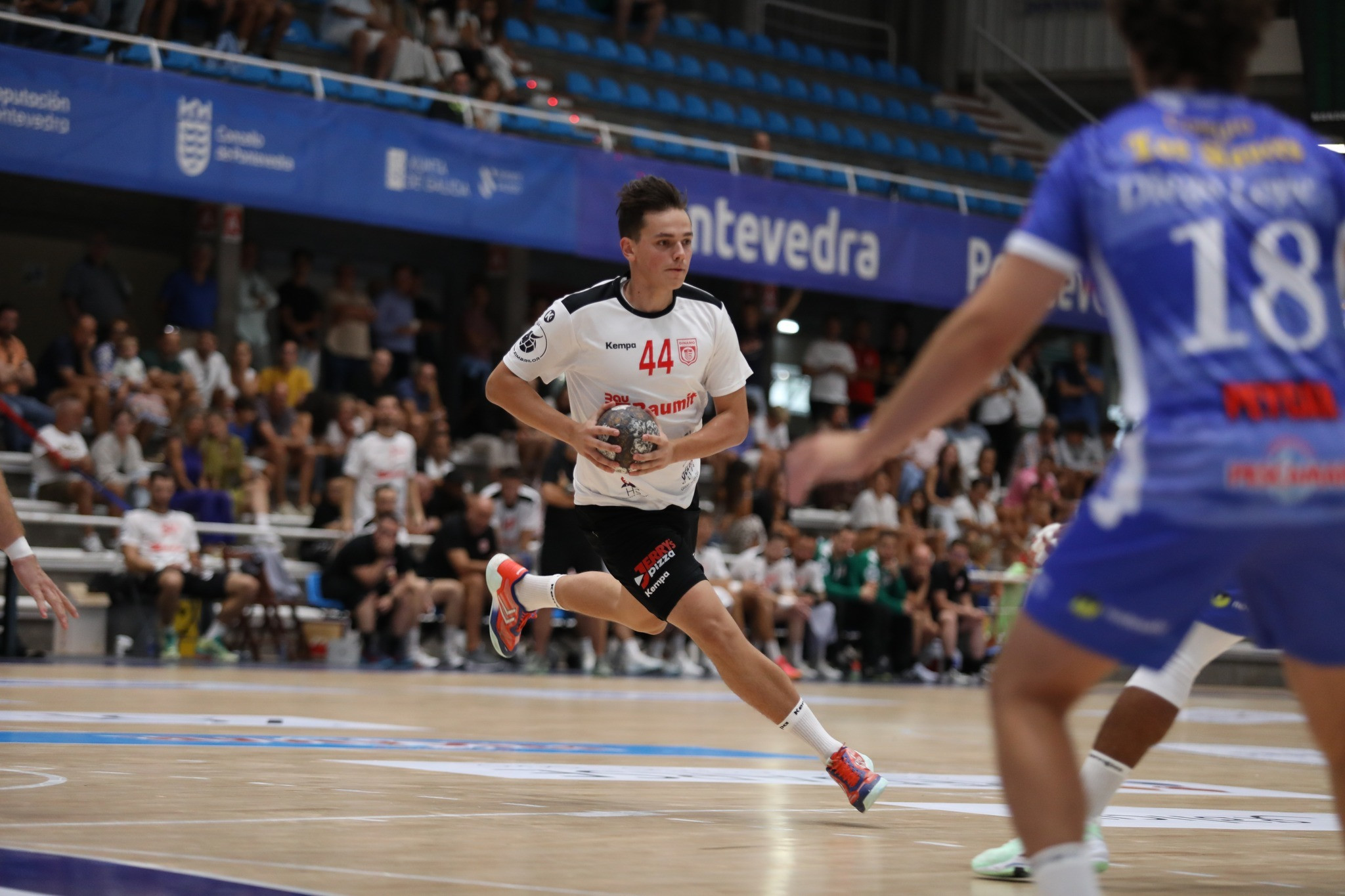 Dinamo &icirc;ncheie pe primul loc anul!