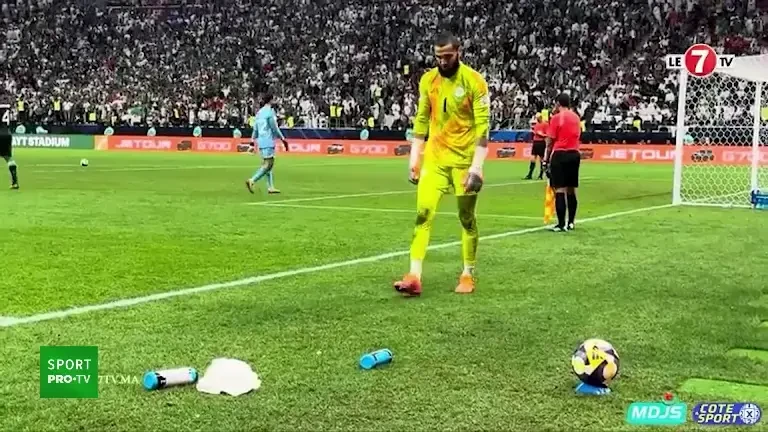 Portarul Algeriei, notițe ascune &icirc;n meciul cu echipa lui Olăroiu