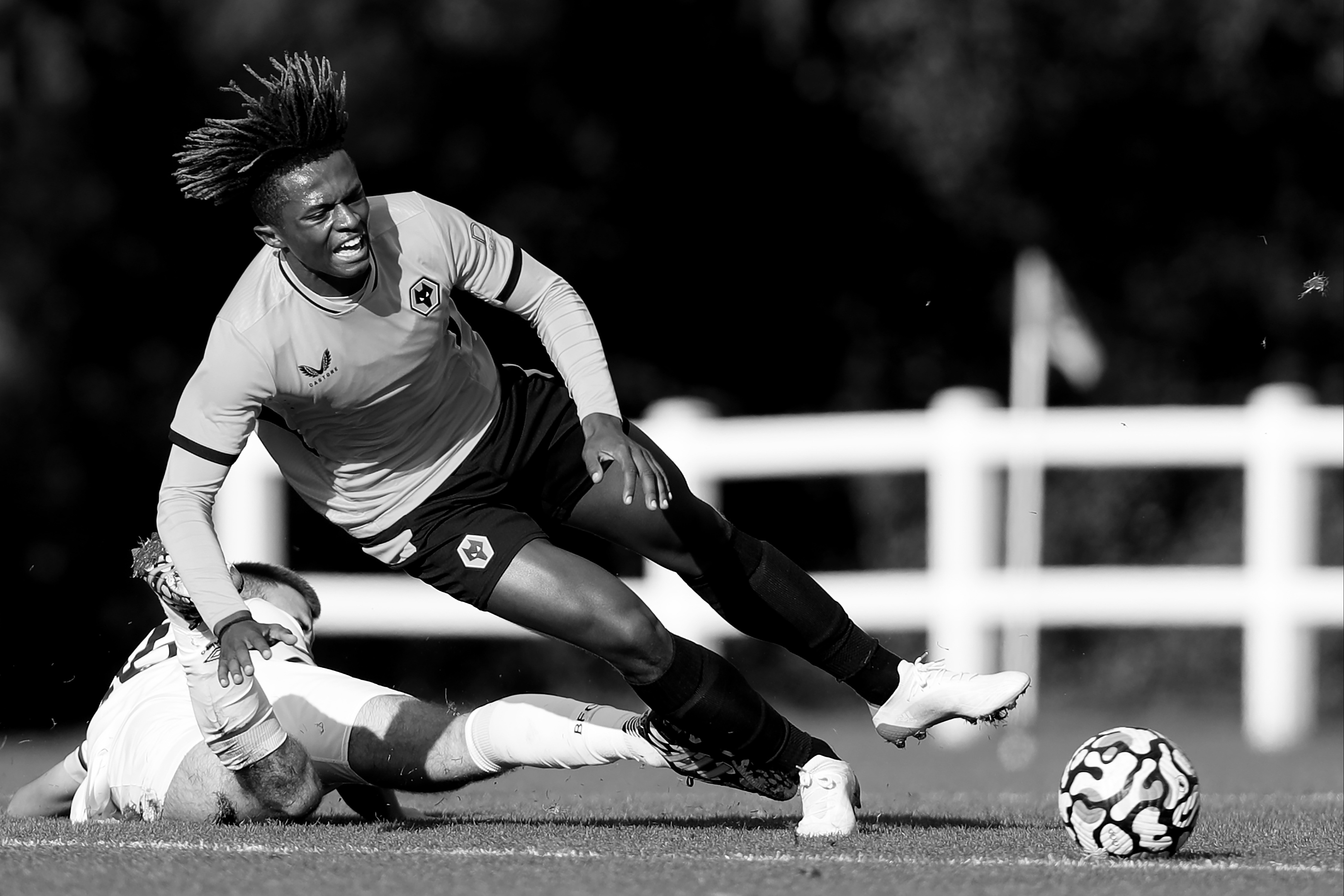 Tragedie &icirc;n Anglia! Fotbalistul promițător de doar 21 de ani s-a stins din viață: Talentat și respectat!