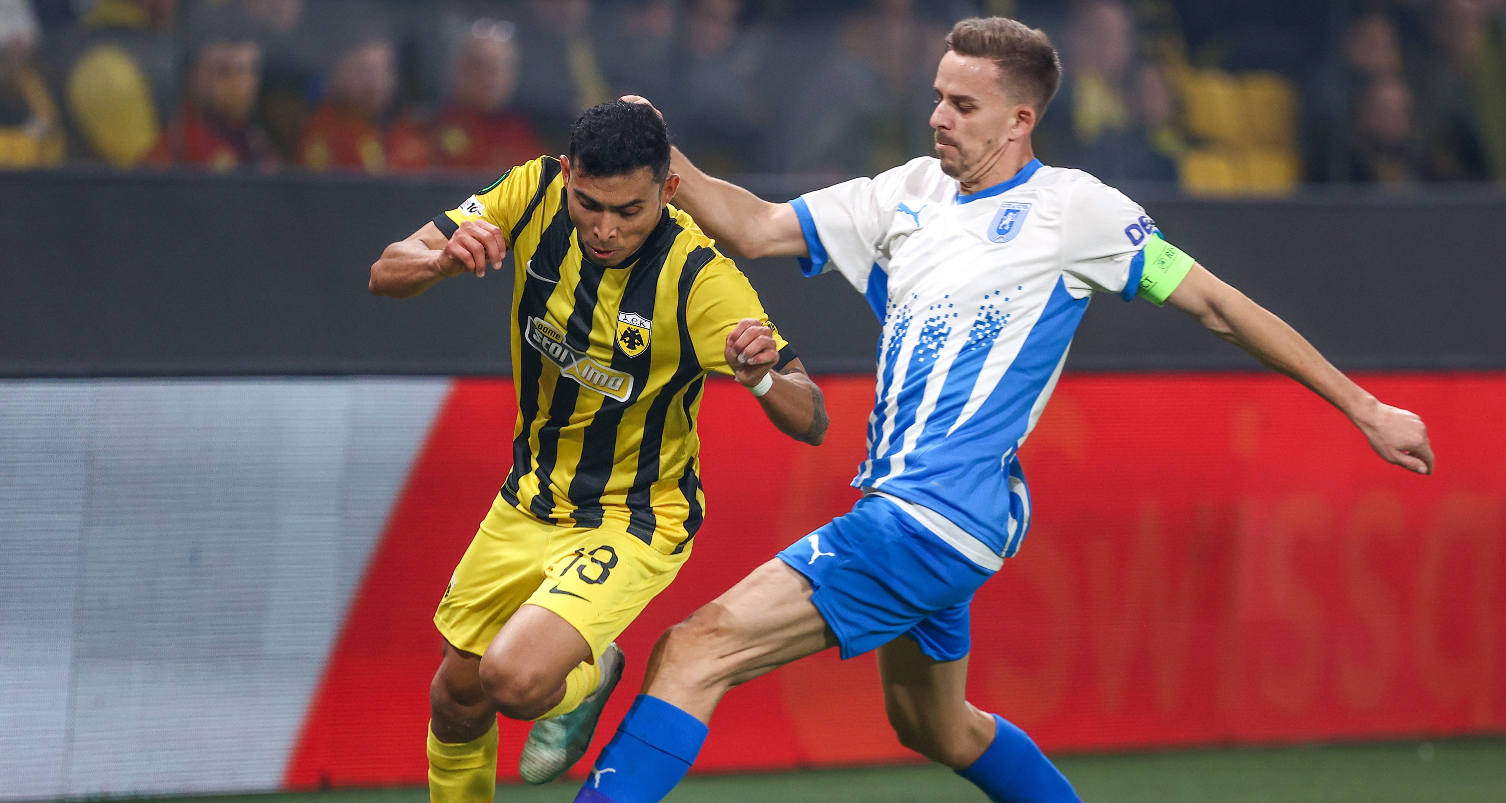 ACUM: AEK Atena - Universitatea Craiova 1-2 | Gazdele reduc din diferență. Se anunță un final de foc