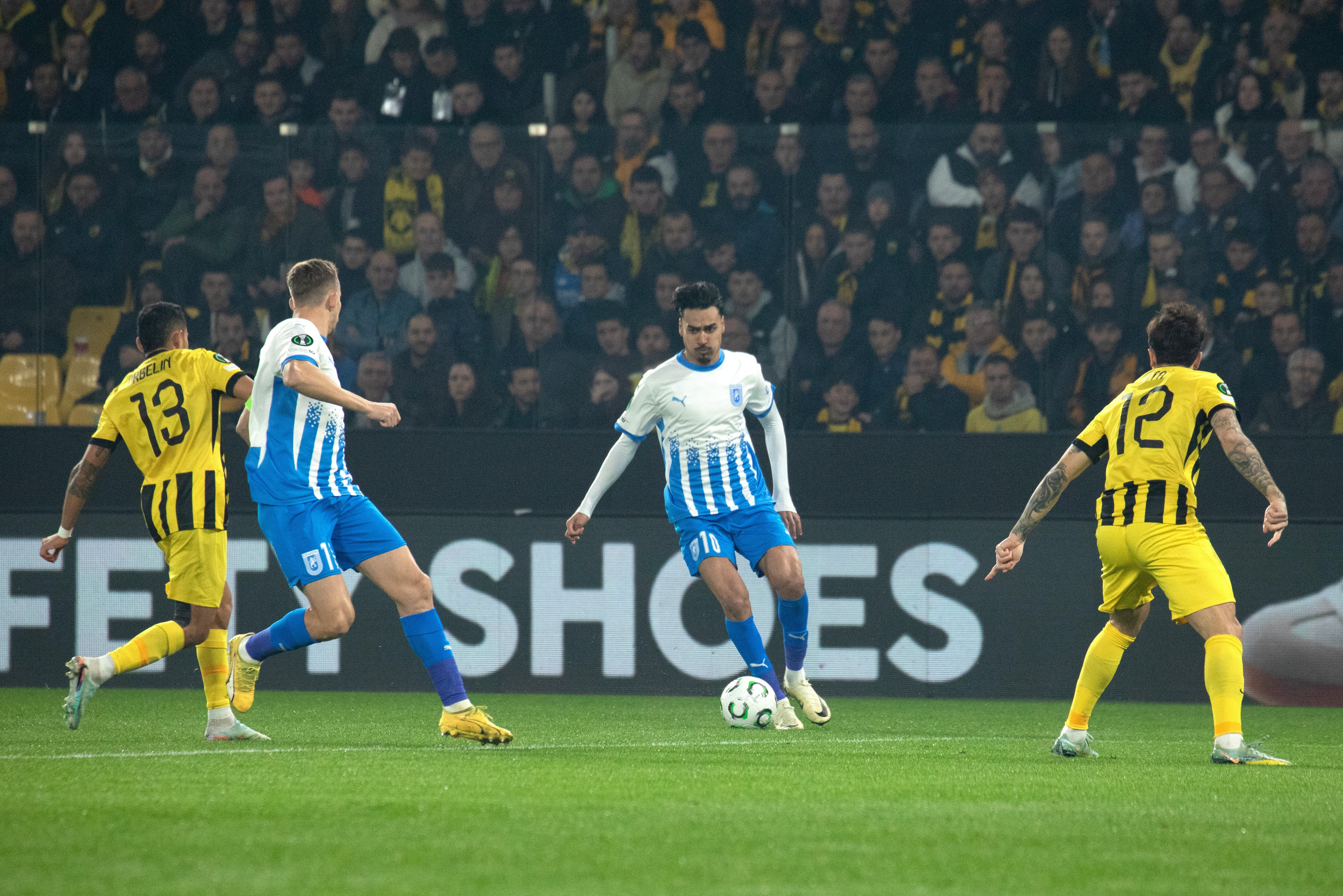 Legenda Craiovei a explodat după eșecul cu AEK Atena: Asemenea greșeli? Ne-am făcut-o cu m&acirc;na noastră!