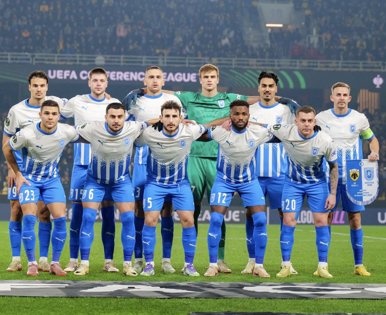 Jucători Universitatea Craiova dezamăgiți pe teren la Atena după eliminarea din UEFA Europa Conference League în meciul decisiv cu AEK | sursa foto: Sport.ro Jucători Universitatea Craiova dezamăgiți pe teren la Atena după eliminarea din UEFA Europa Conference League în meciul decisiv cu AEK | sursa foto: Sport.ro