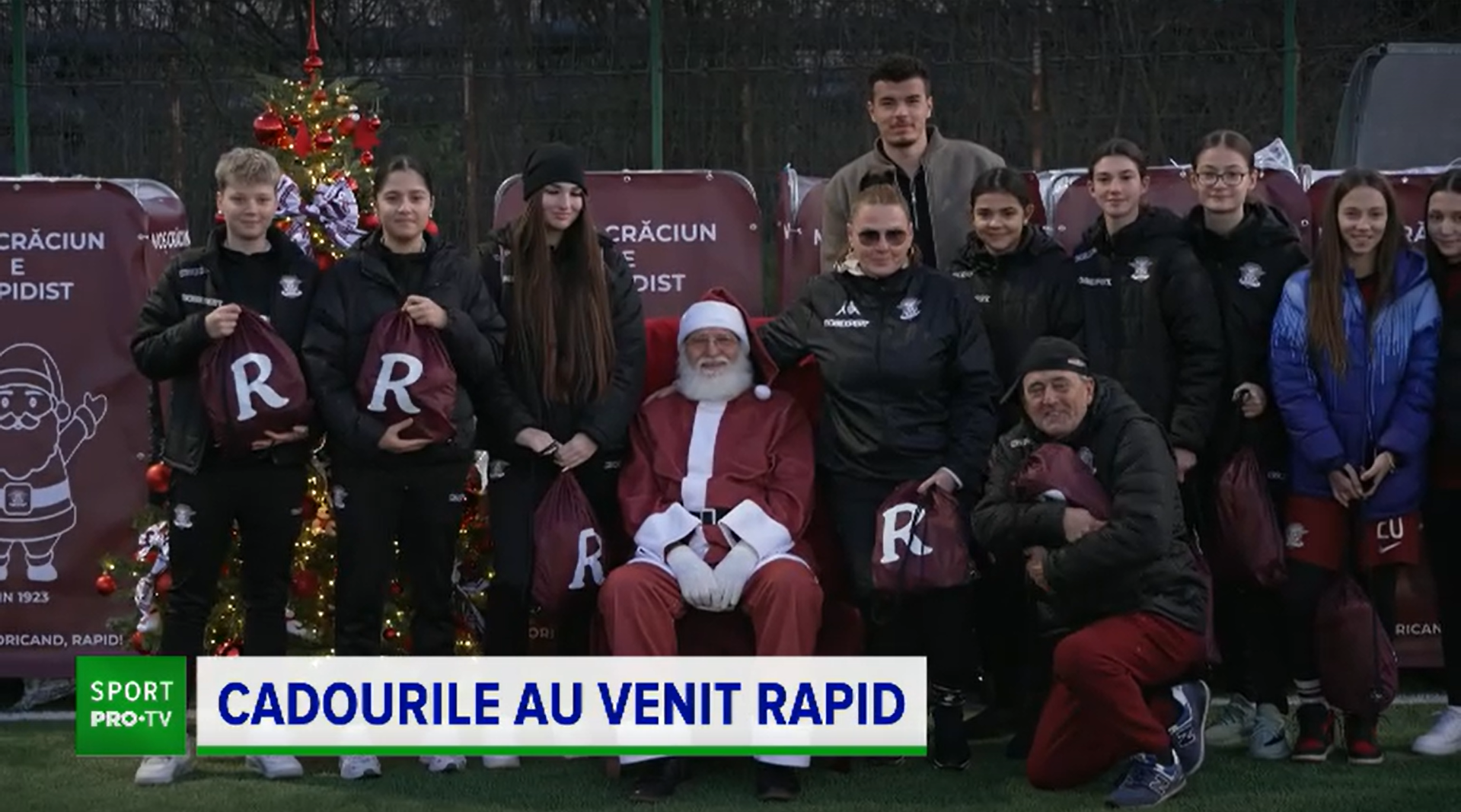 Moș Crăciun a venit la juniorii Rapidului! Cristi Ignat și-a pus o dorință alături de copii