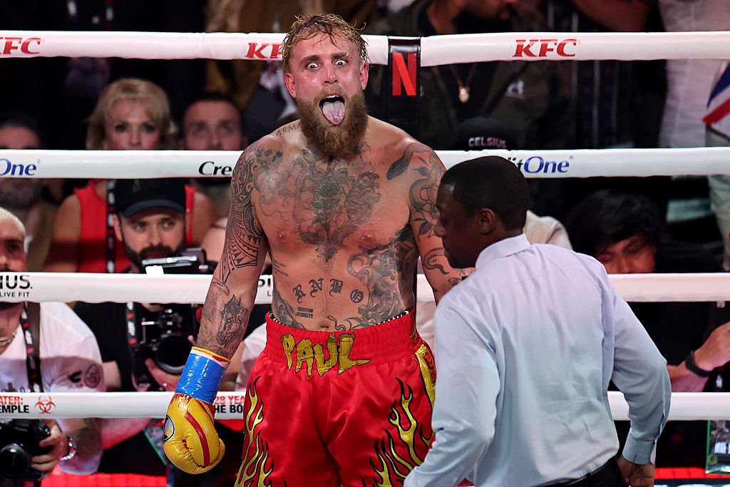 Jake Paul s-a dus singur la spital după ce Anthony Joshua i-a rupt falca. Fostul YouTuber a fost bătut crunt de fostul campion la categorie grea