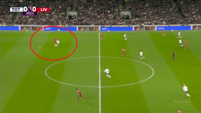 Gest prostesc &icirc;n Tottenham - Liverpool, sub privirile lui Radu Drăgușin. Tot stadionul a huiduit