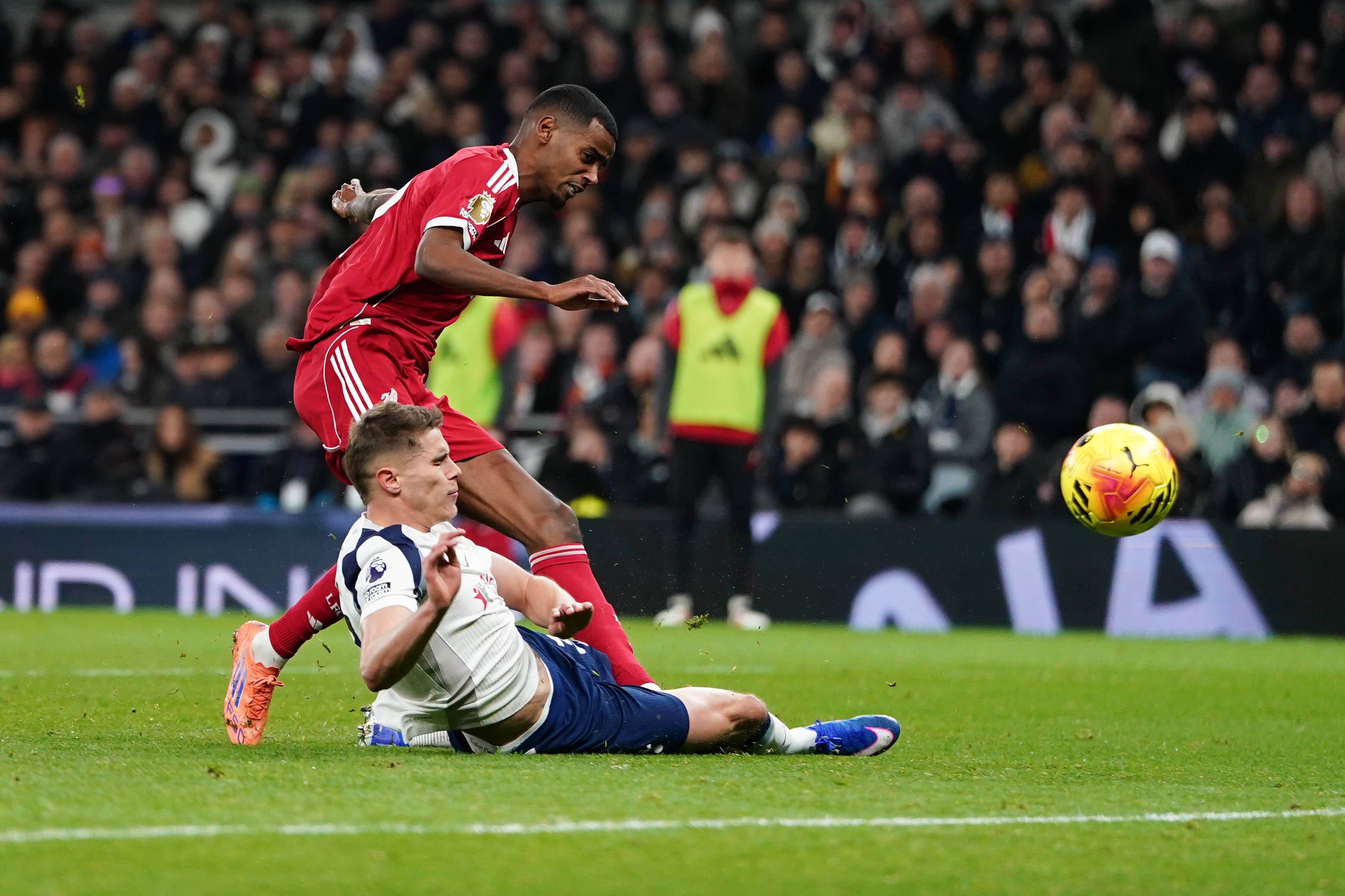 Tottenham - Liverpool 0-2, ACUM pe VOYO! Ekitike dublează avantajul &rdquo;Cormoranilor&rdquo;! Drăgușin este rezervă