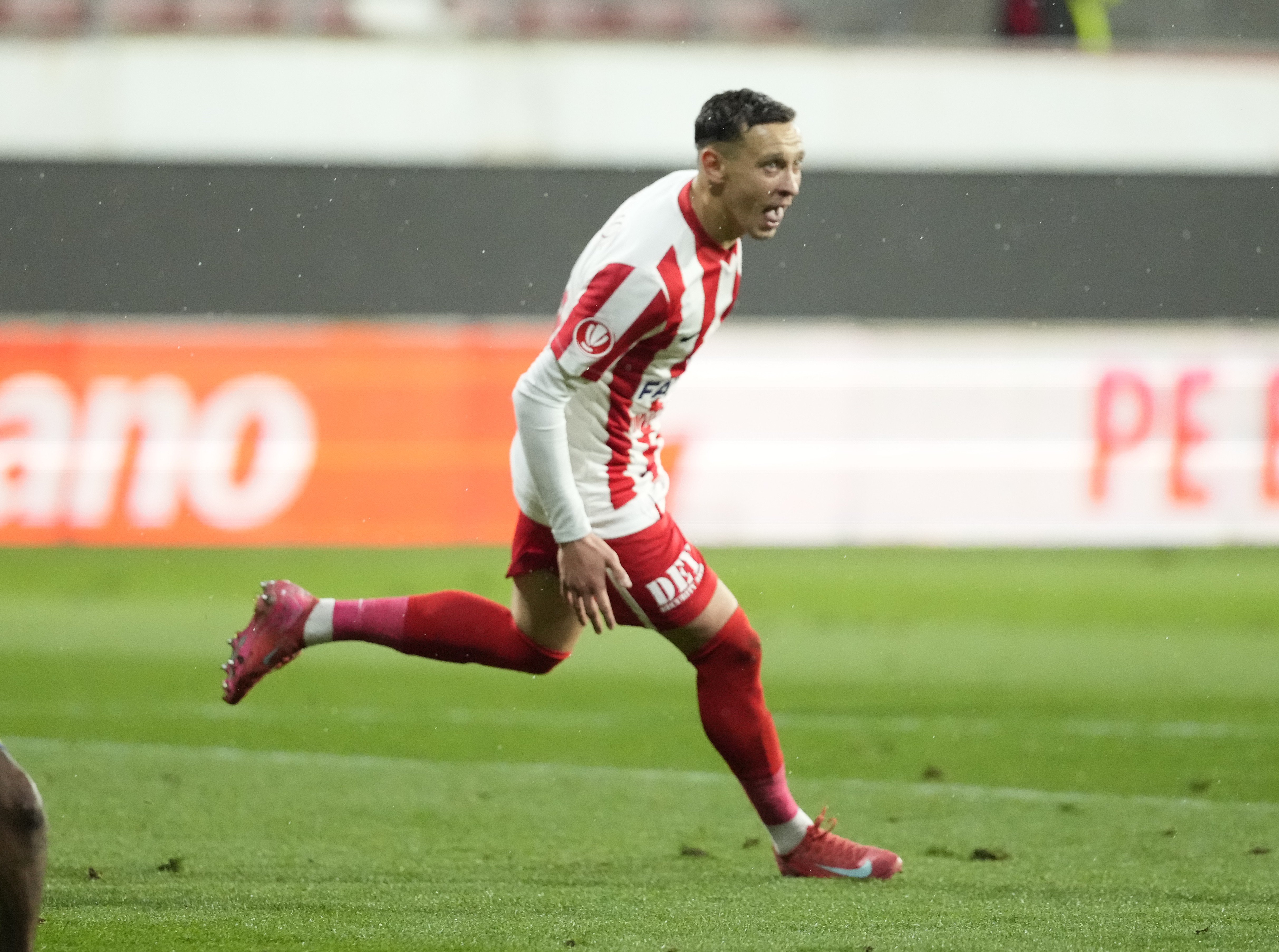 Dinamo, făcută KO cu UTA de propriul copil! Valentin Costache a finalizat un contraatac-fulger al &bdquo;Bătr&acirc;nei Doamne&rdquo;